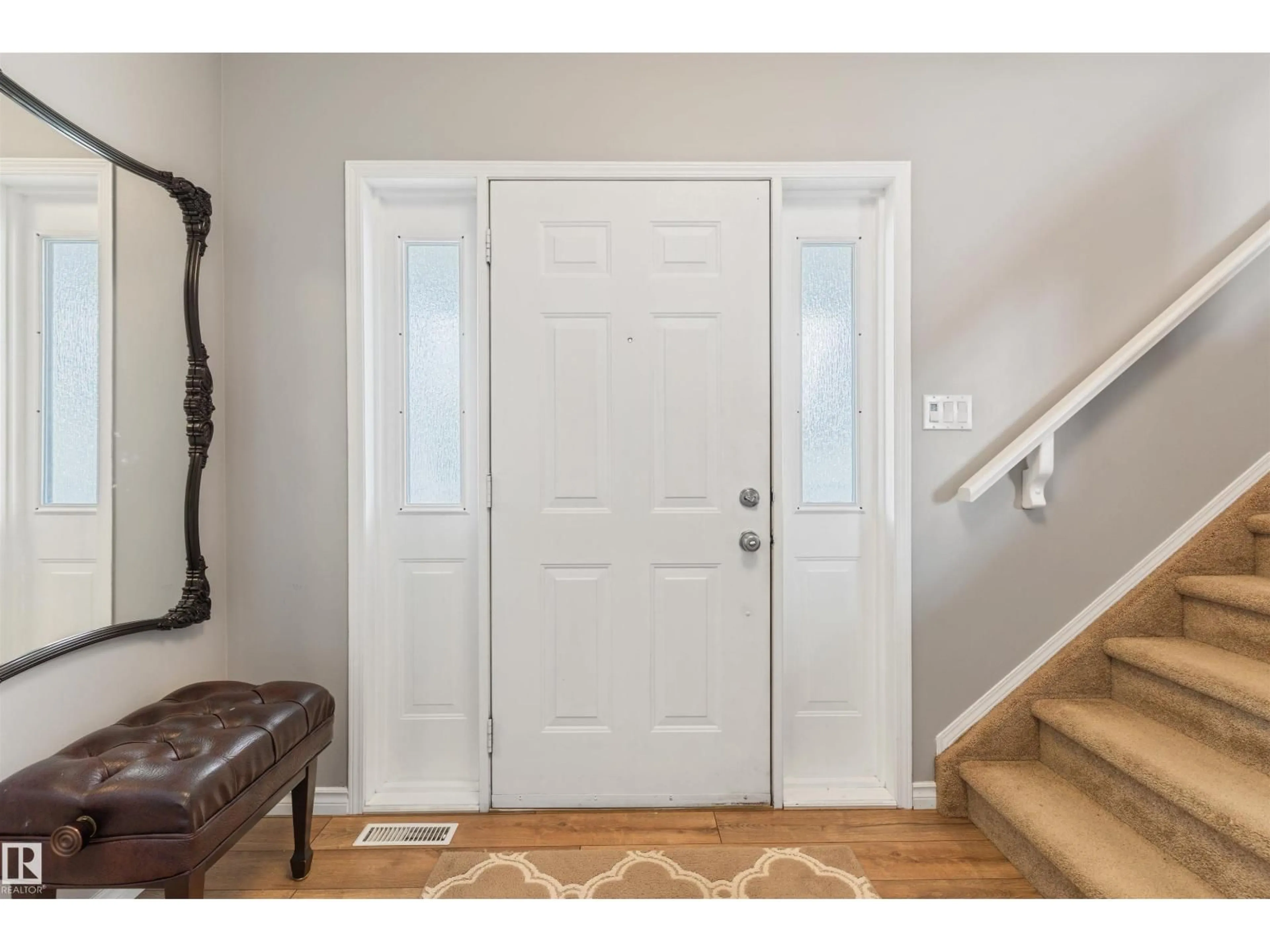 Indoor entryway for 1235 ORMSBY LN, Edmonton Alberta T5T6R2