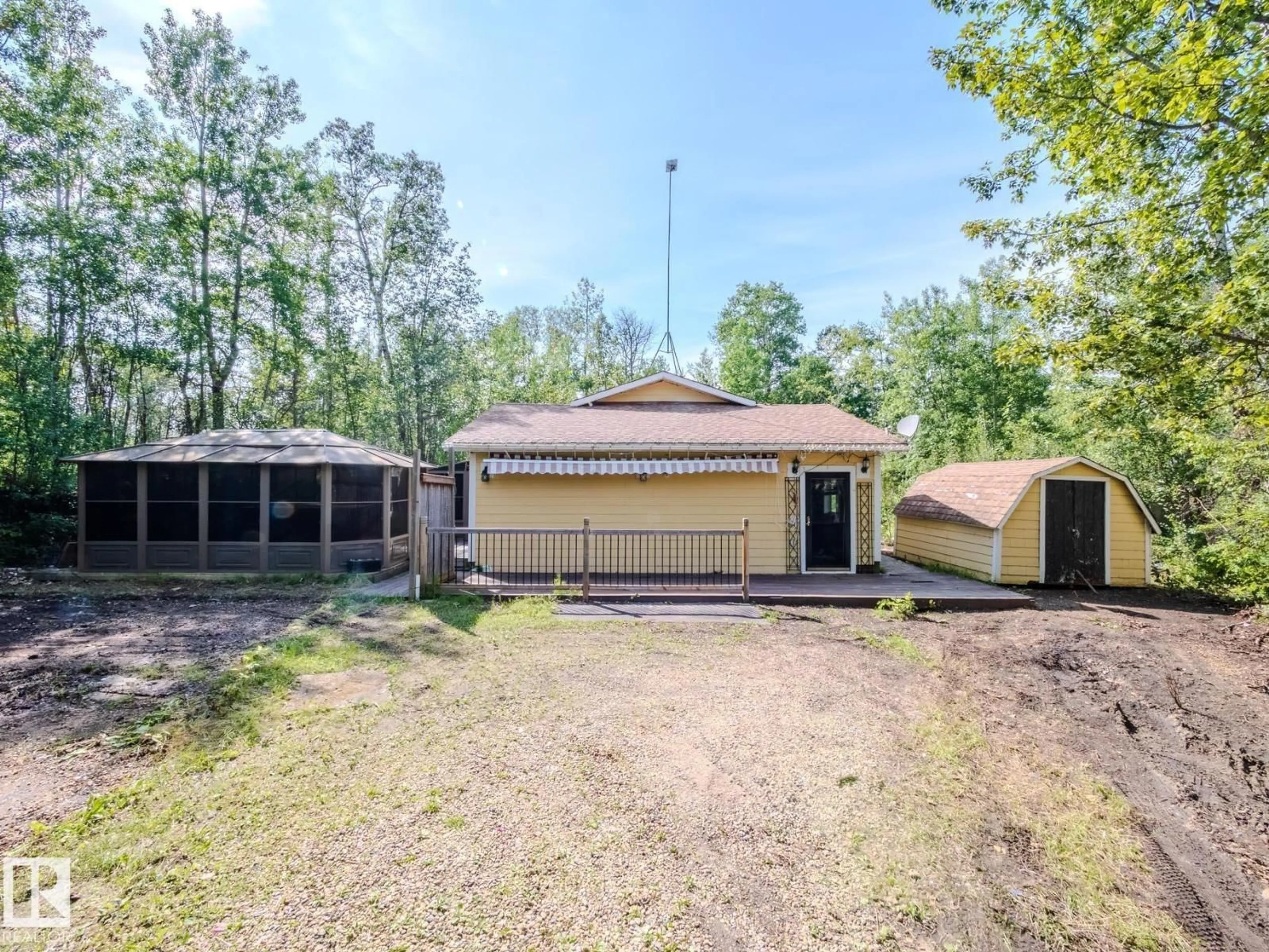 A pic from outside/outdoor area/front of a property/back of a property/a pic from drone, unknown for 146 53051 RGE ROAD 211, Rural Strathcona County Alberta T8G2C6