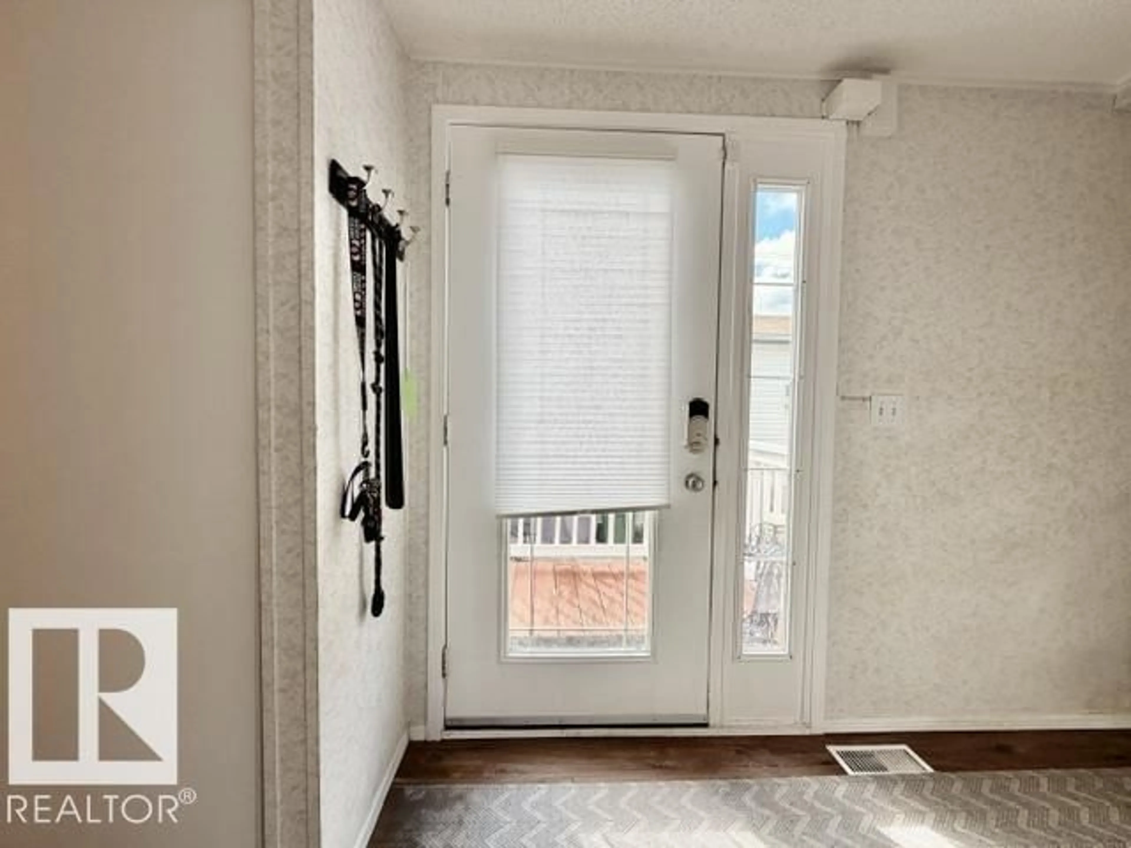 Indoor entryway for 4814 48 AV, Wetaskiwin Alberta T9A0E7