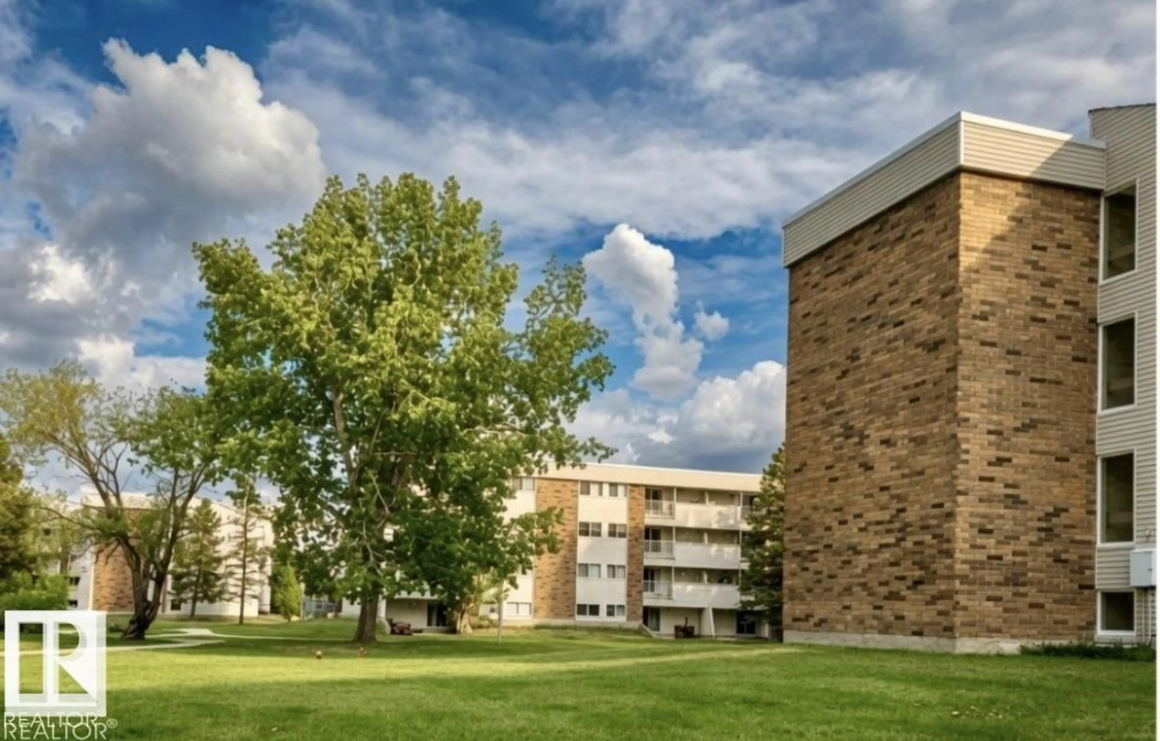Patio, building for #31 - 11255 31 AV, Edmonton Alberta T6J3V6