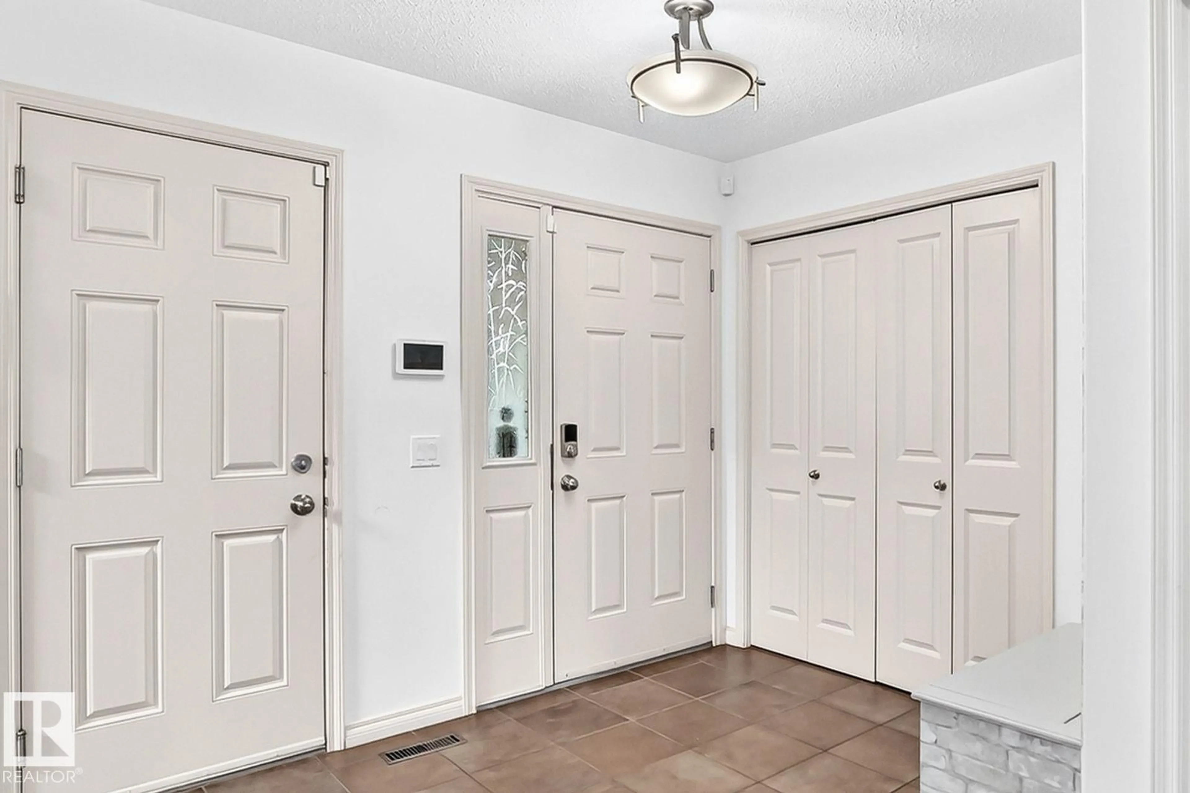 Indoor entryway for 217 SILVERSTONE CR, Stony Plain Alberta T7Z0E8