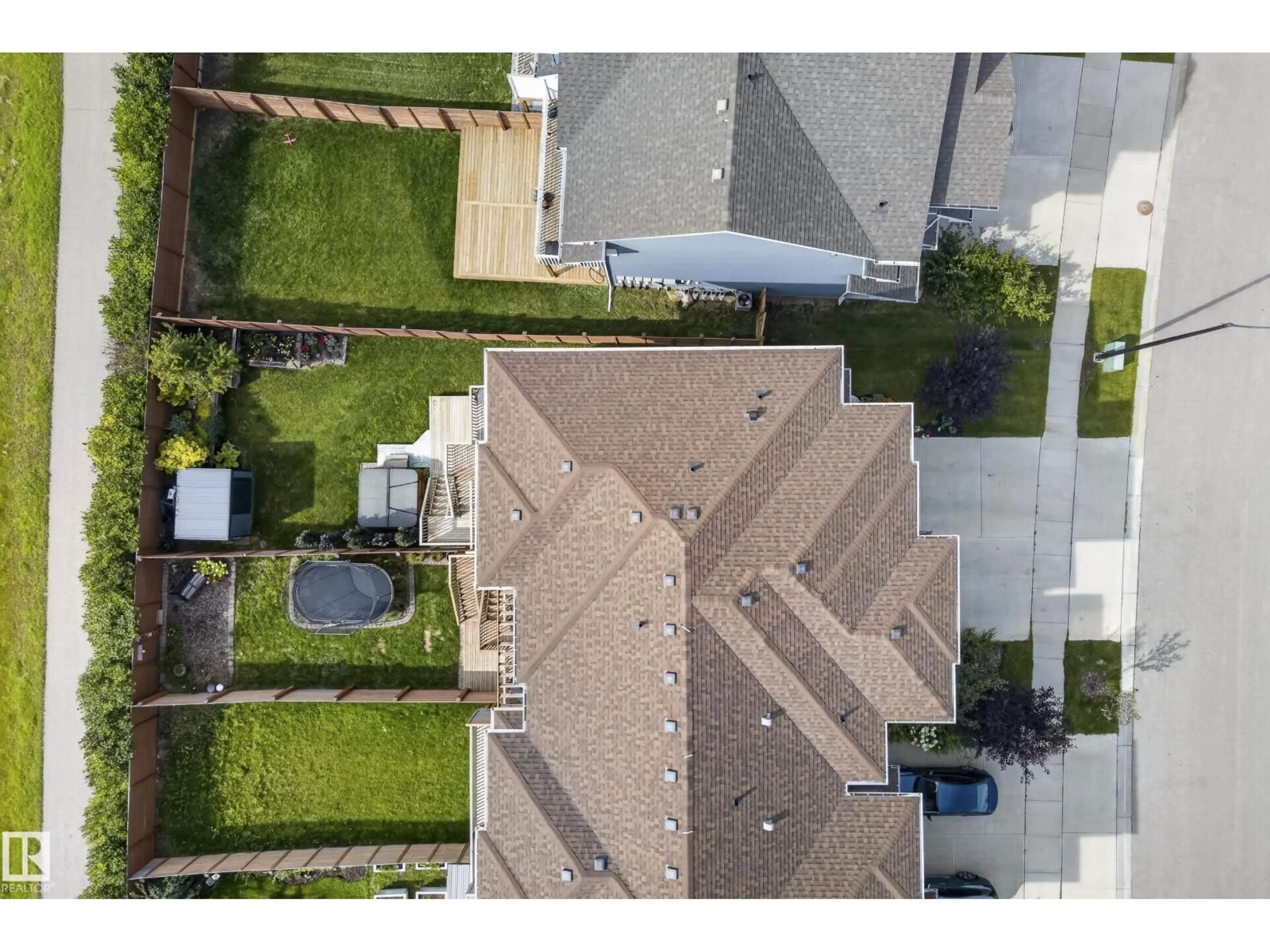A pic from outside/outdoor area/front of a property/back of a property/a pic from drone, street for 45 JOYAL WY, St. Albert Alberta T8N7V6