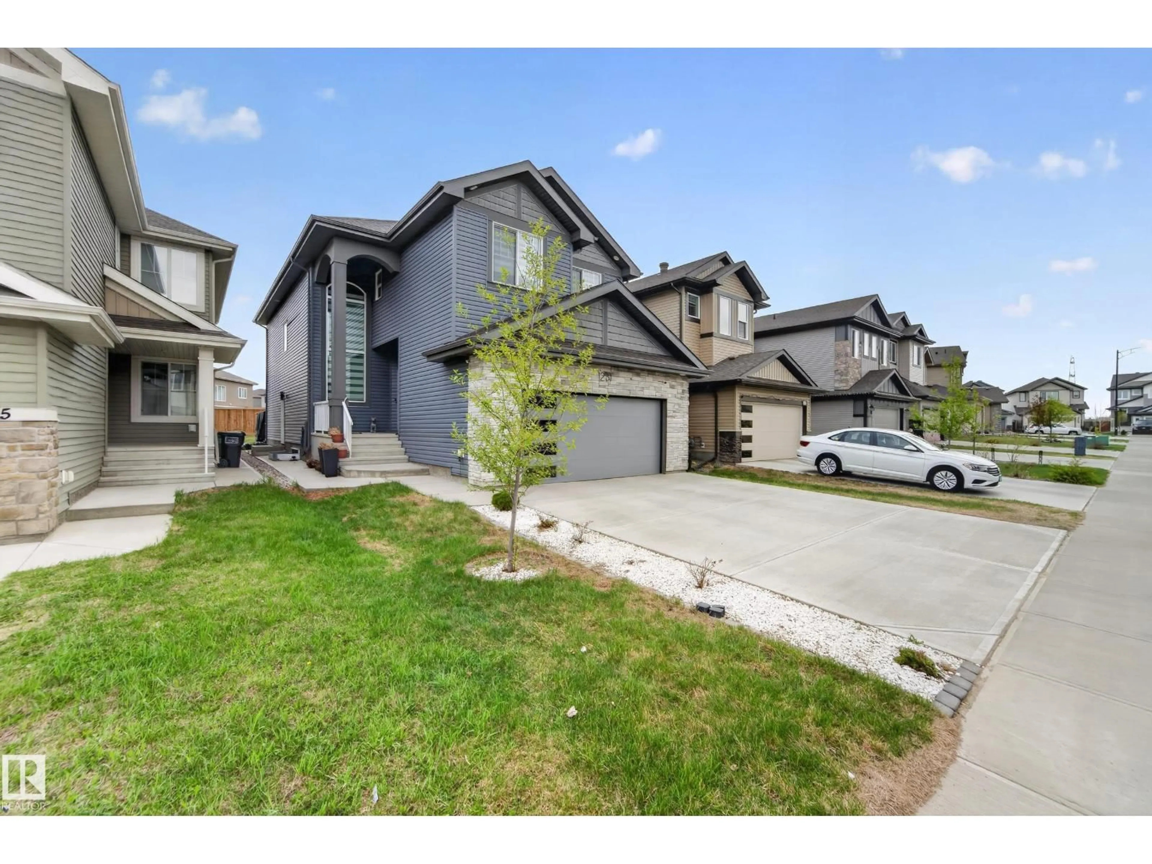 A pic from outside/outdoor area/front of a property/back of a property/a pic from drone, street for NW - 1231 26 ST, Edmonton Alberta T6T2J9