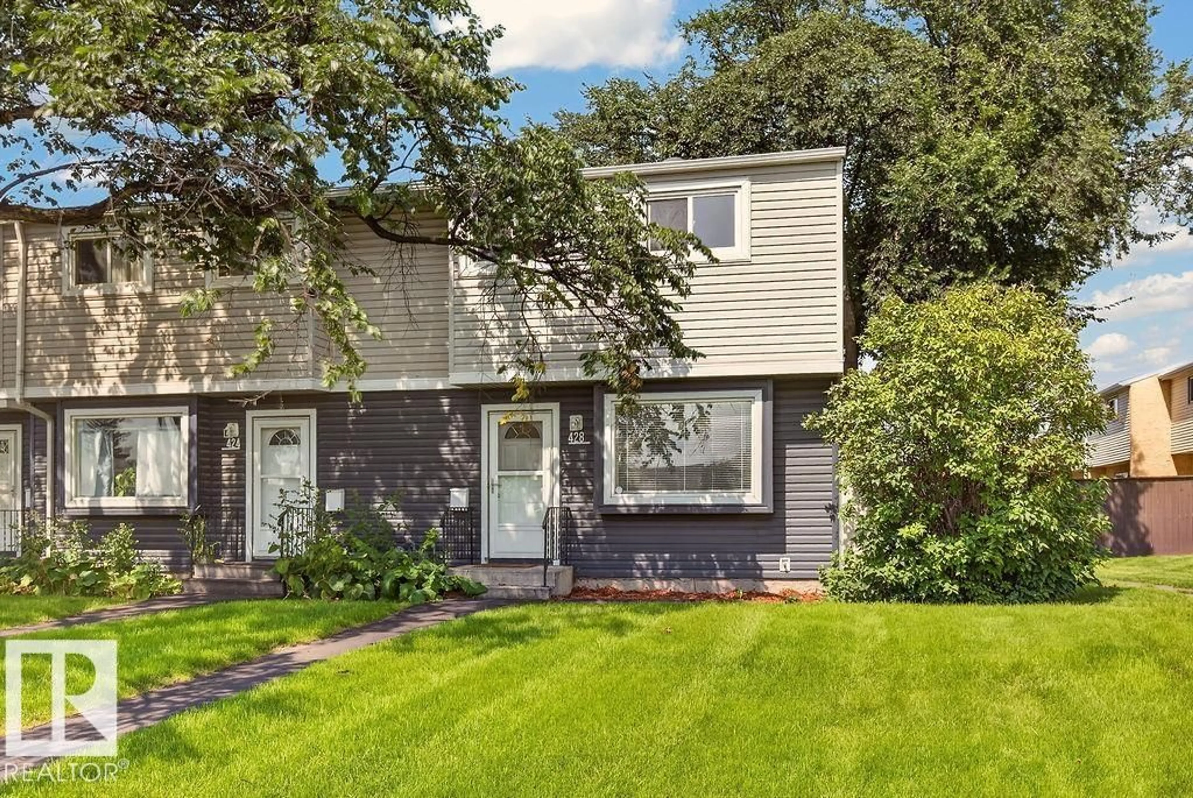 Home with vinyl exterior material, street for 428 HERMITAGE RD, Edmonton Alberta T5A3K9