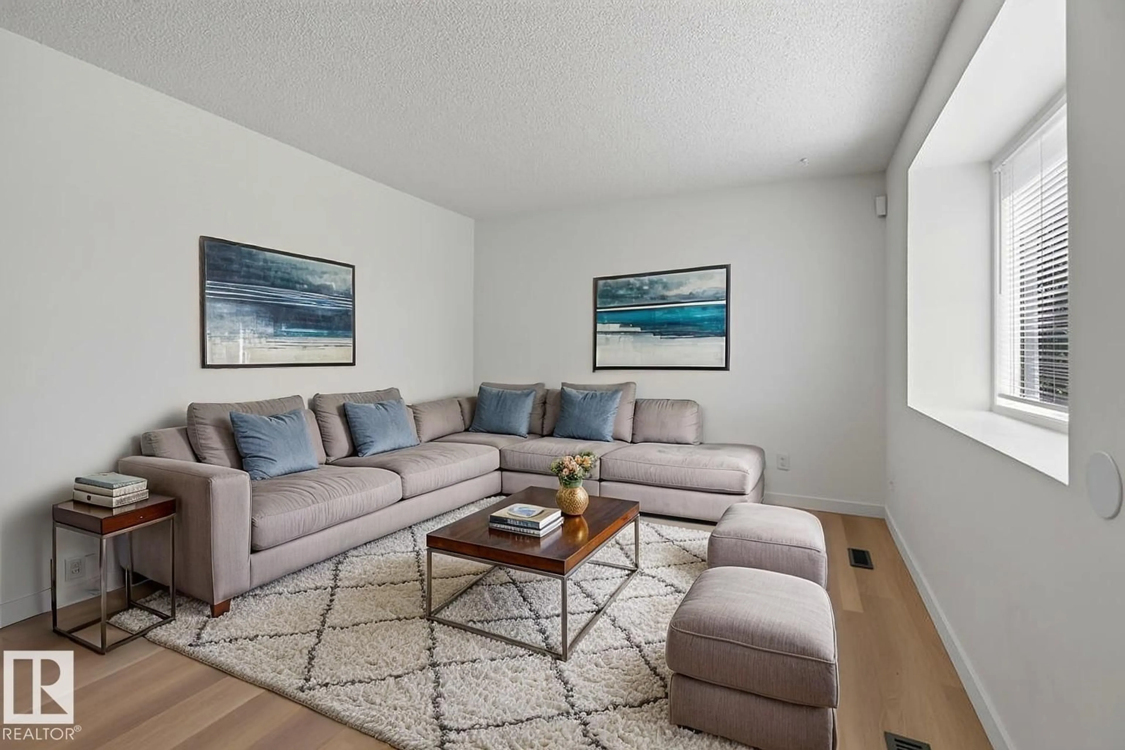 Living room with furniture, unknown for 428 HERMITAGE RD, Edmonton Alberta T5A3K9