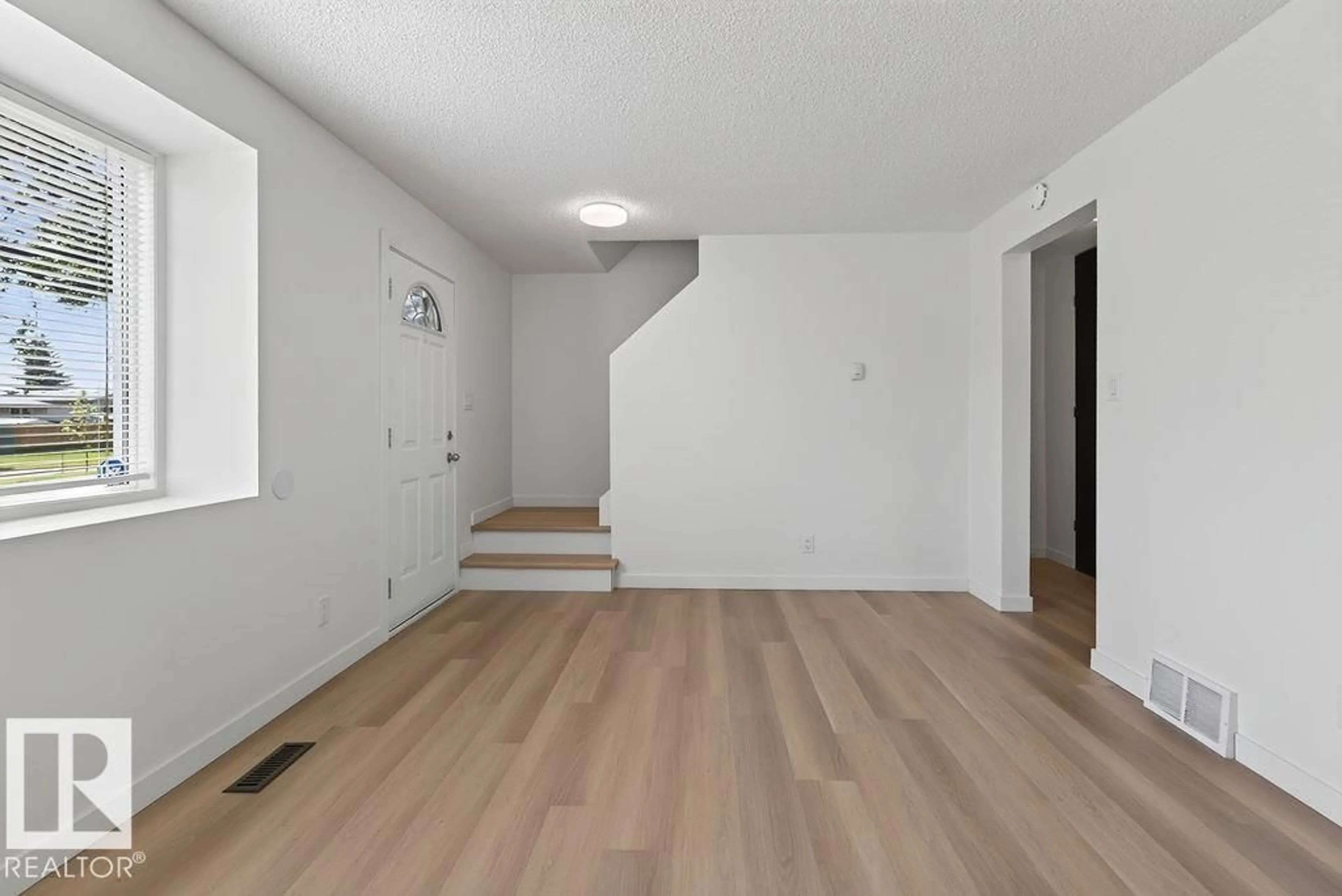 A pic of a room for 428 HERMITAGE RD, Edmonton Alberta T5A3K9