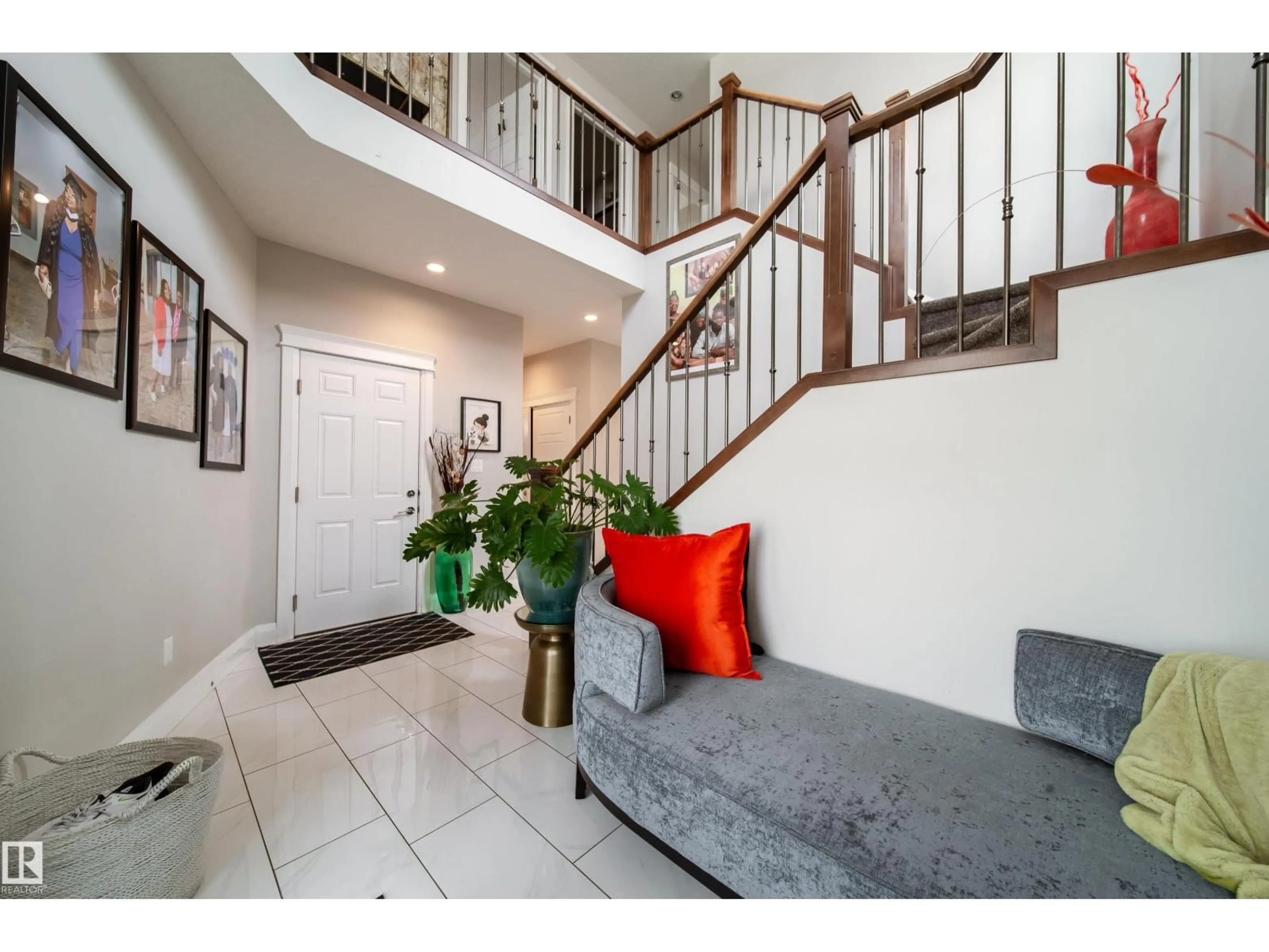 Indoor entryway for 6217 167A AVENUE, Edmonton Alberta T5Y3M8