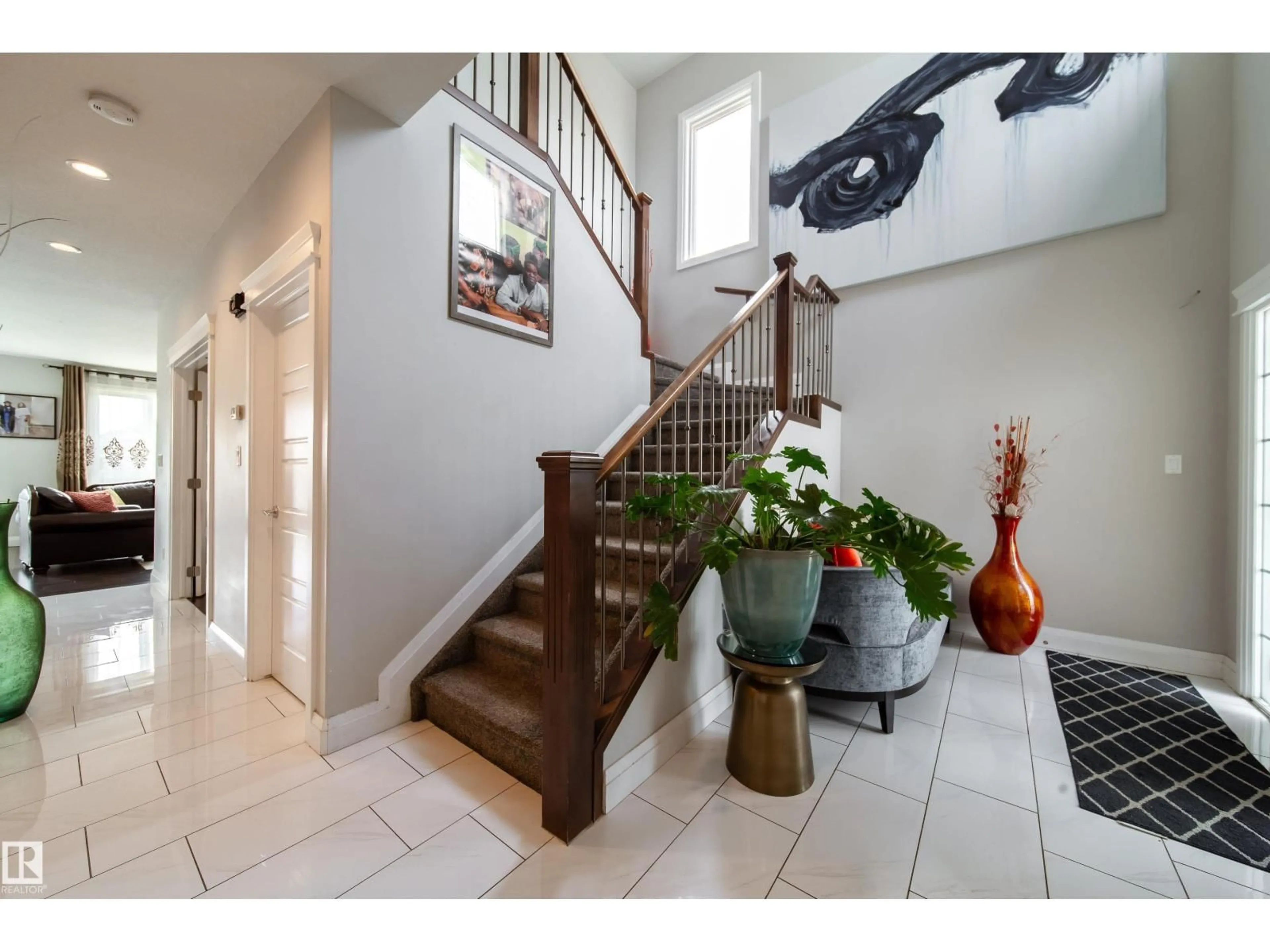 Indoor entryway for 6217 167A AVENUE, Edmonton Alberta T5Y3M8