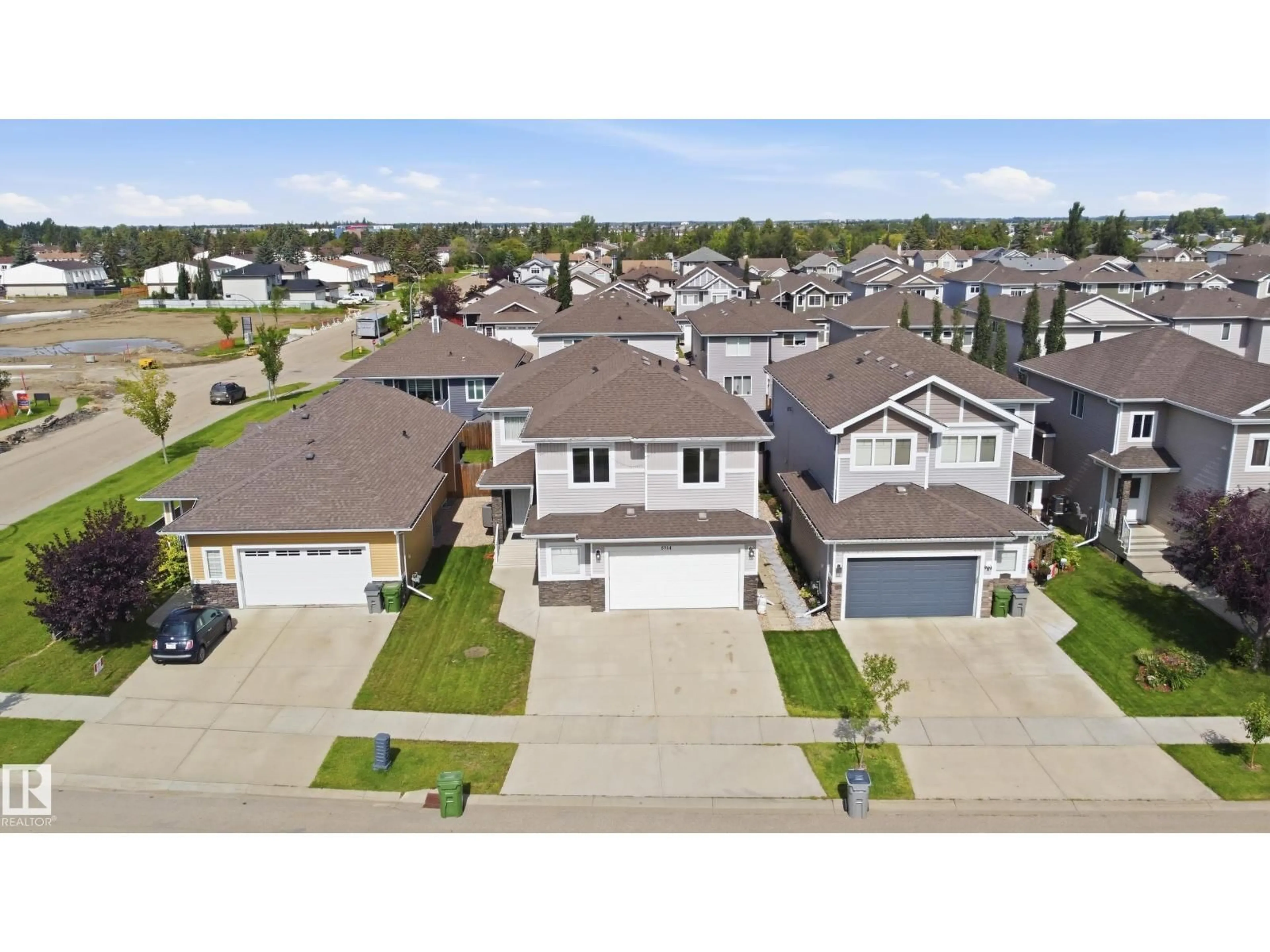 A pic from outside/outdoor area/front of a property/back of a property/a pic from drone, street for 8914 97 AV, Morinville Alberta T8R2N7