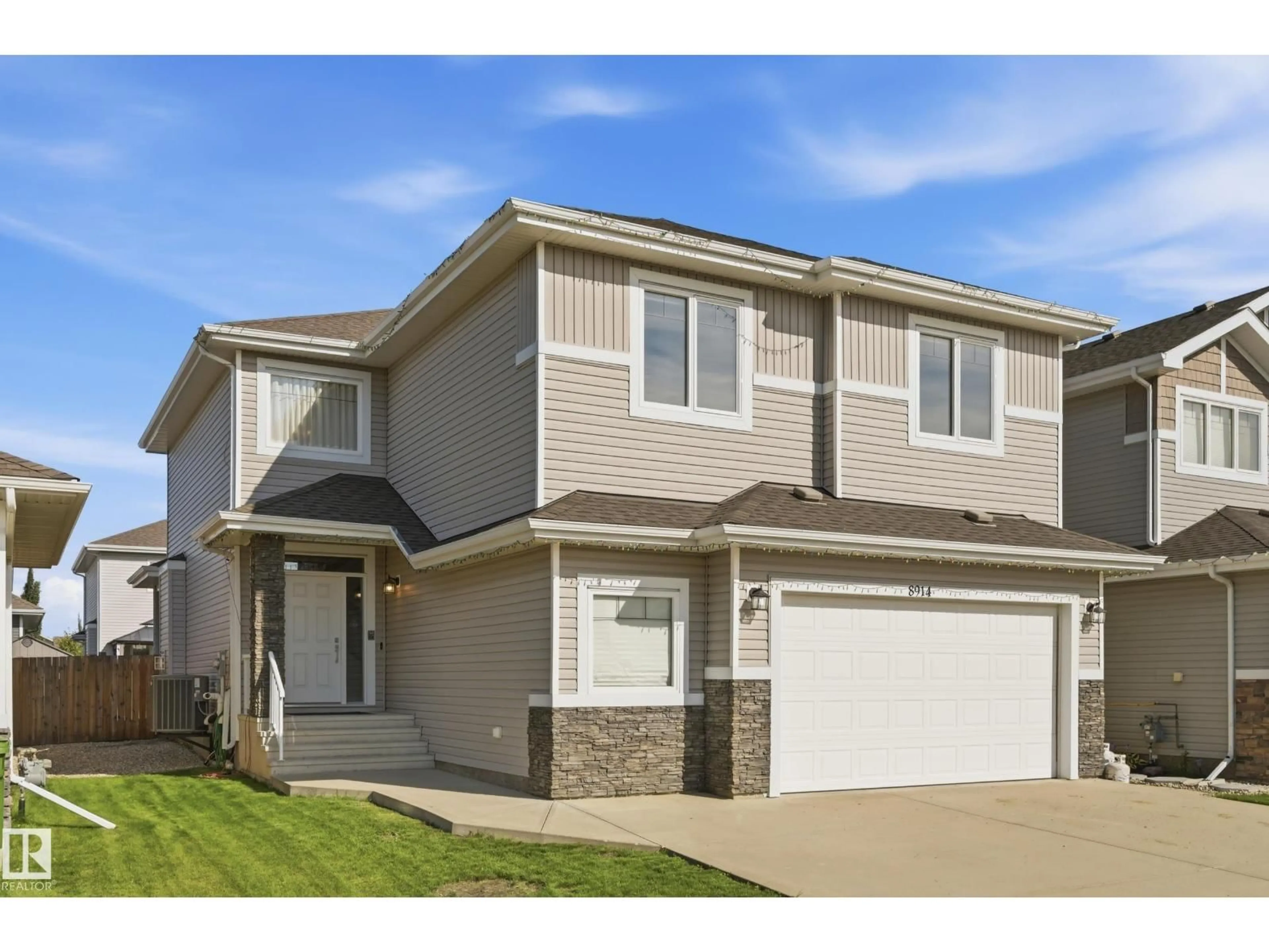 Home with vinyl exterior material, street for 8914 97 AV, Morinville Alberta T8R2N7