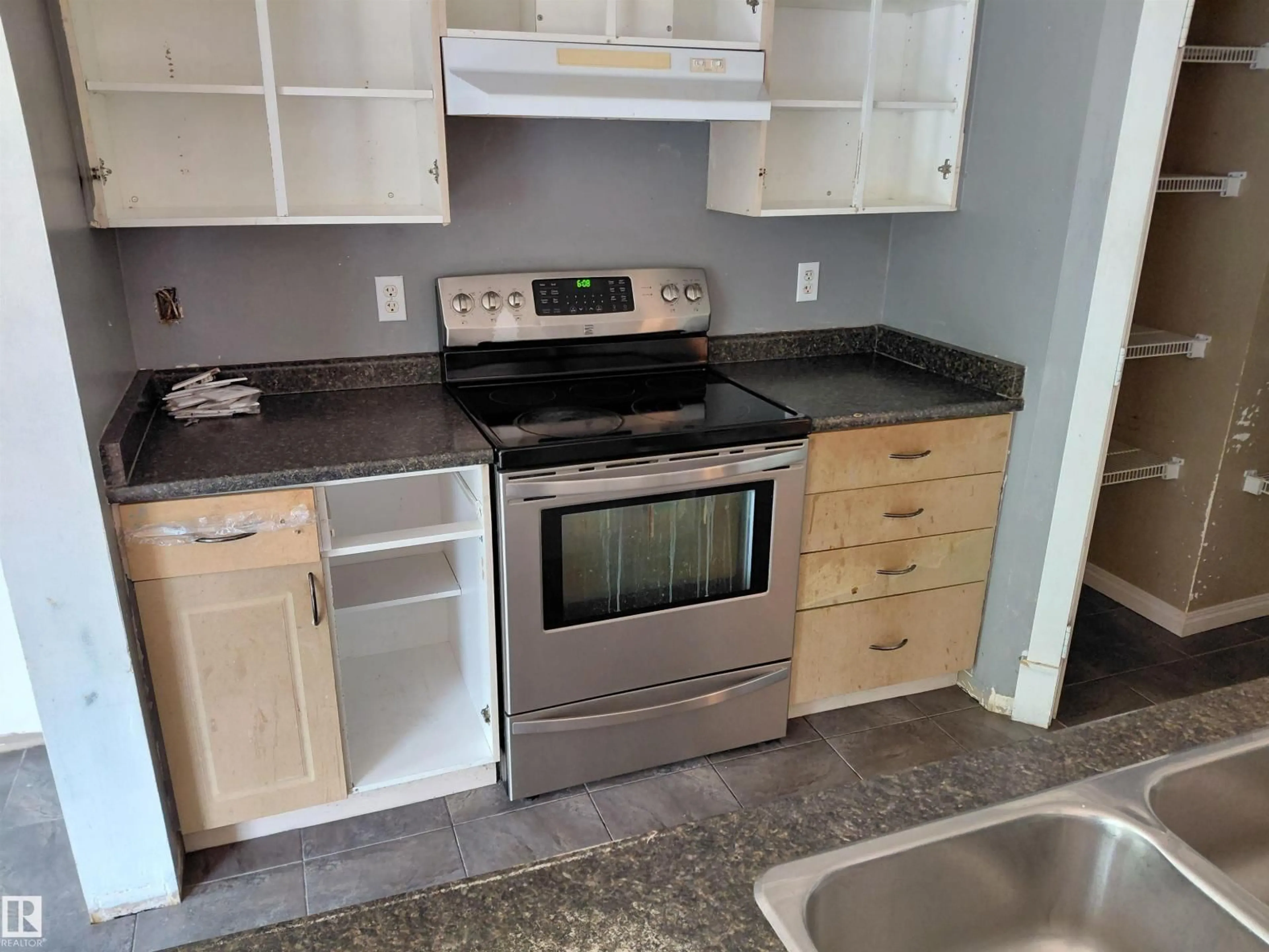 Standard kitchen, unknown for 64 HARTWICK LD, Spruce Grove Alberta T7X9A5