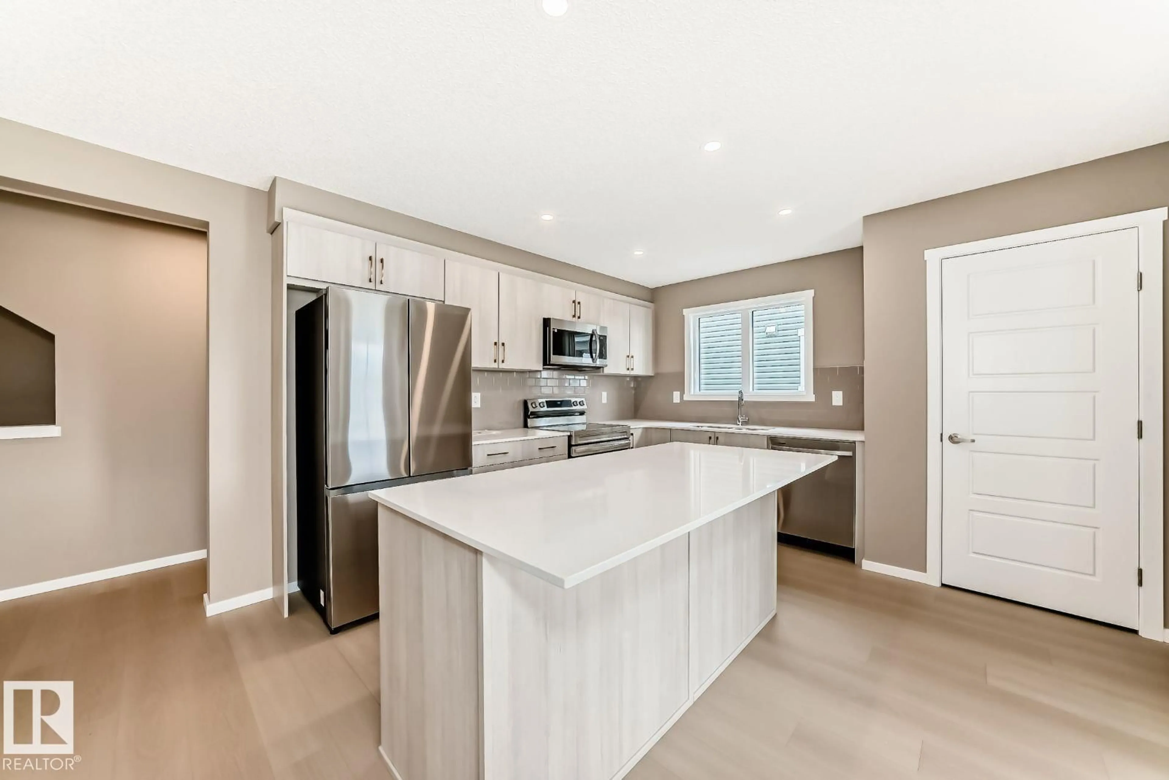 Open concept kitchen, unknown for 1214 STONESIDE RD, Sherwood Park Alberta T8H3A4