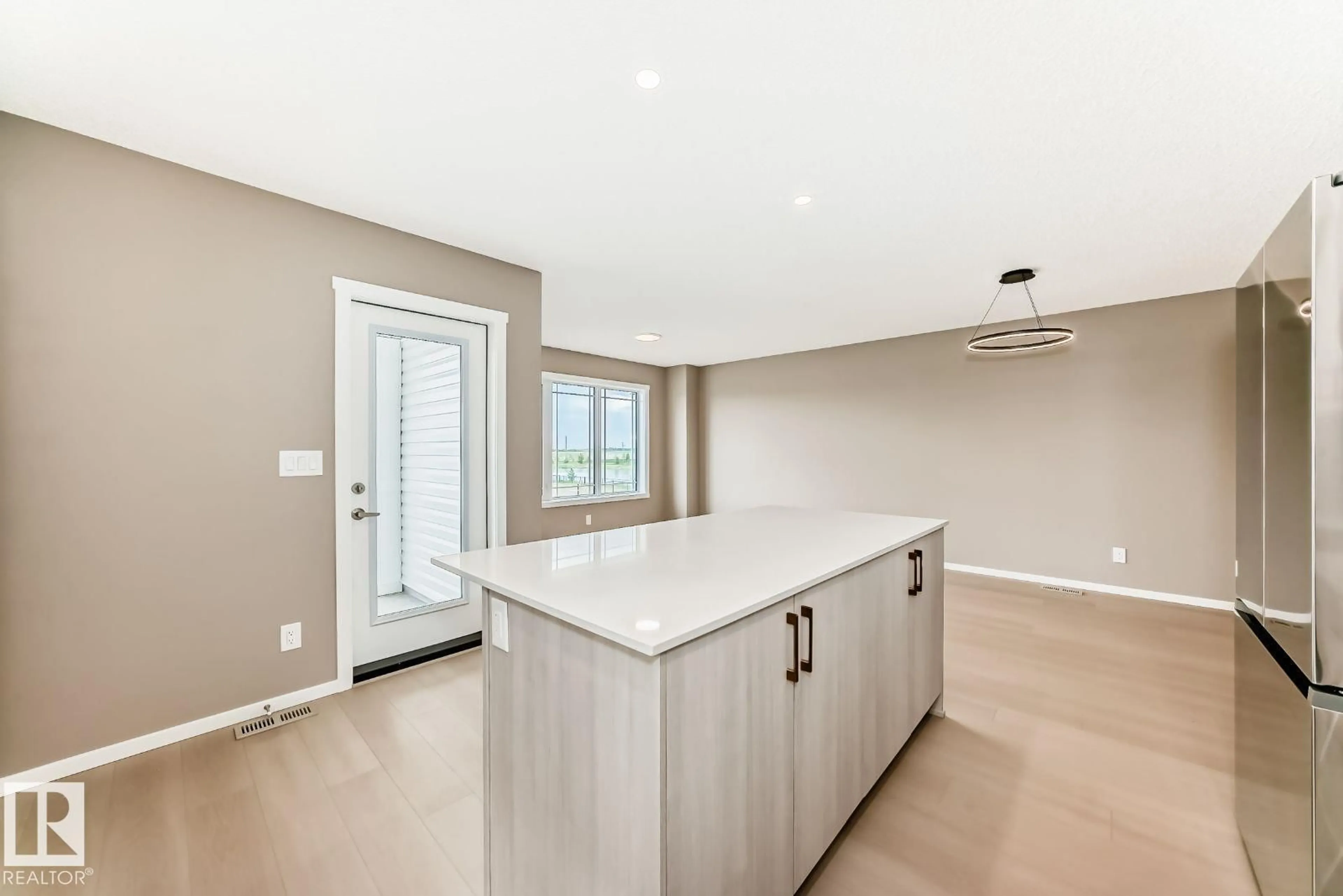Open concept kitchen, unknown for 1214 STONESIDE RD, Sherwood Park Alberta T8H3A4