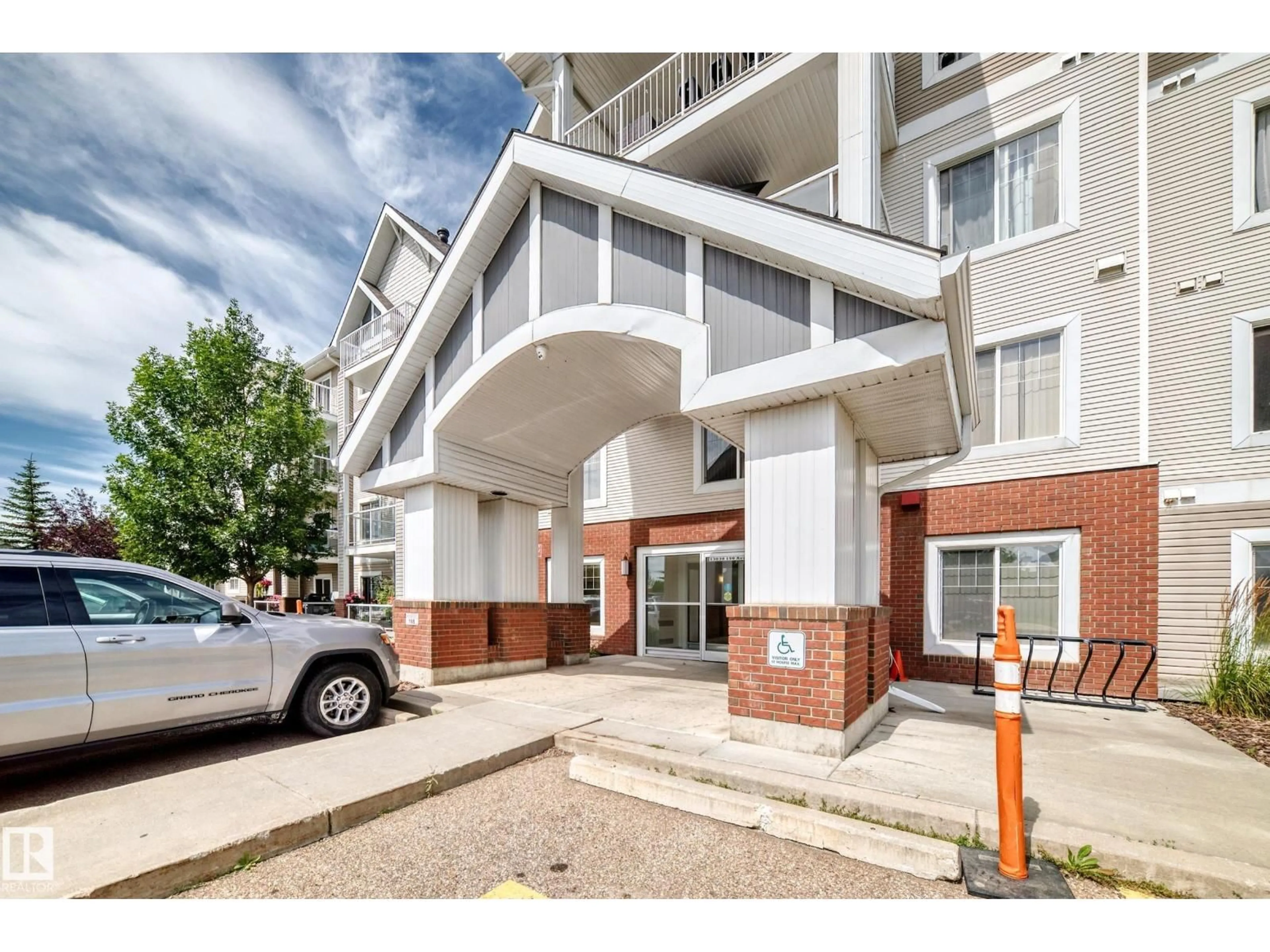 Indoor foyer for #301 - 13830 150 AV NW, Edmonton Alberta T6V1X2