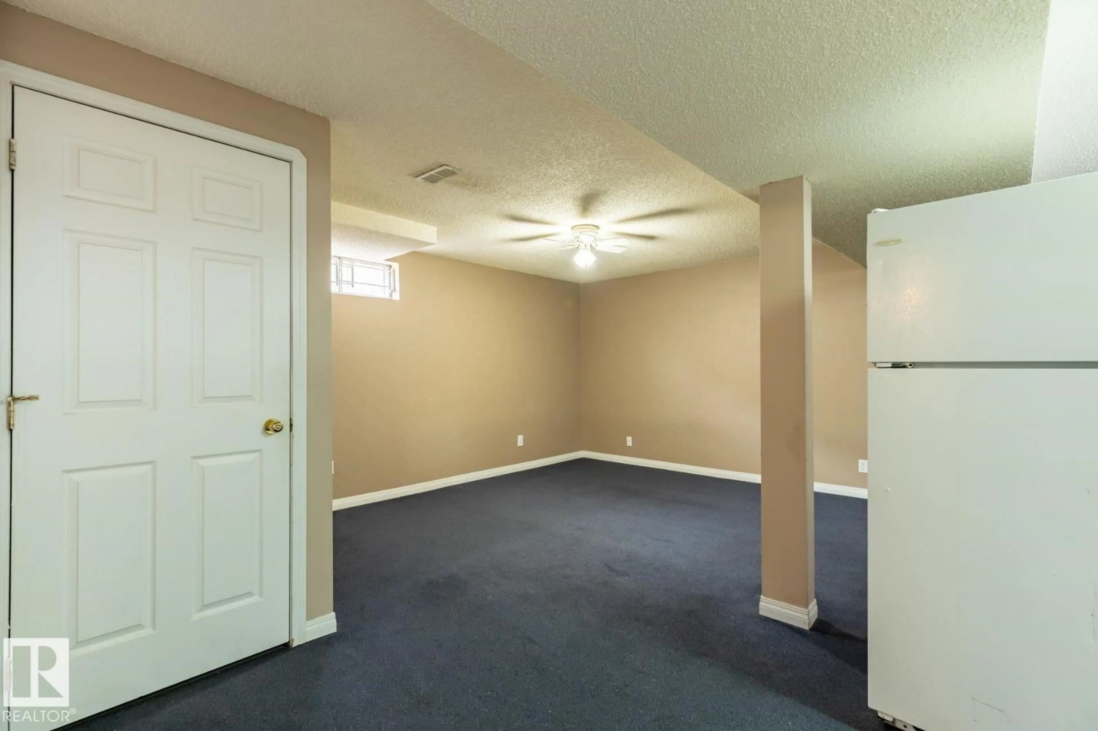 A pic of a room for 1035 LAKEWOOD RD, Edmonton Alberta T6K3B1