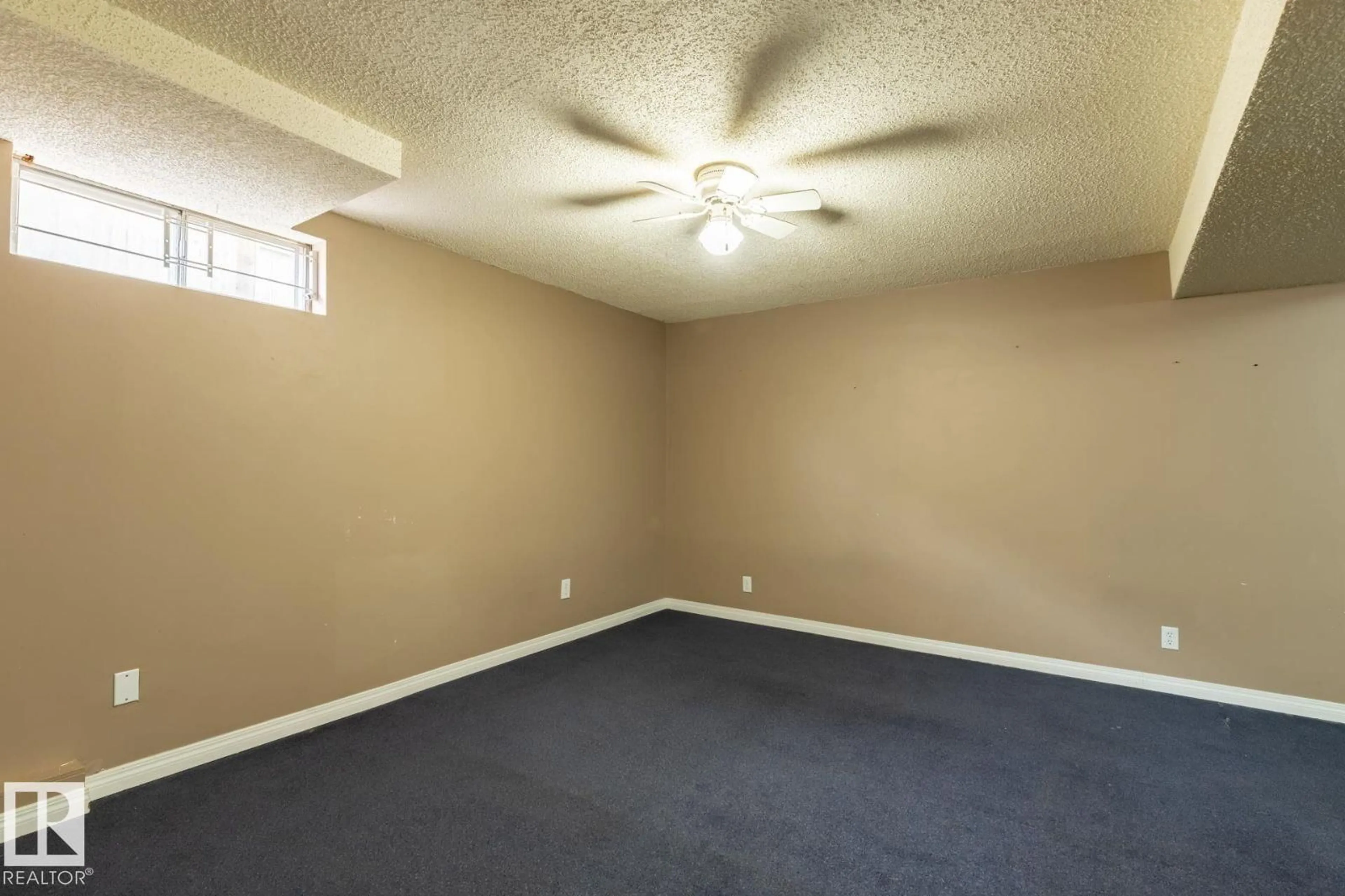 A pic of a room for 1035 LAKEWOOD RD, Edmonton Alberta T6K3B1
