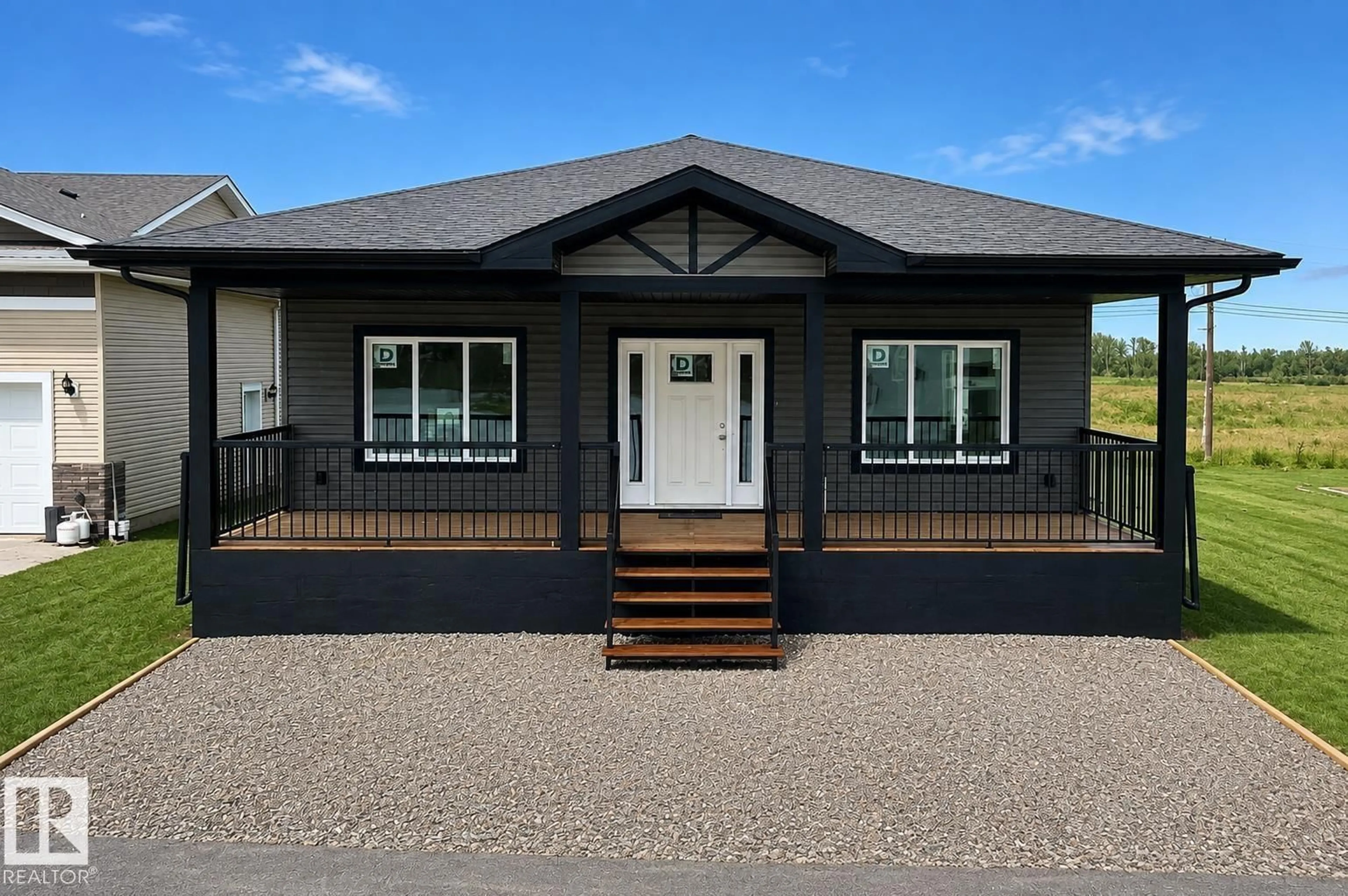 Home with vinyl exterior material, street for 114 ALBERTA ST, Kingman Alberta T0B2M0