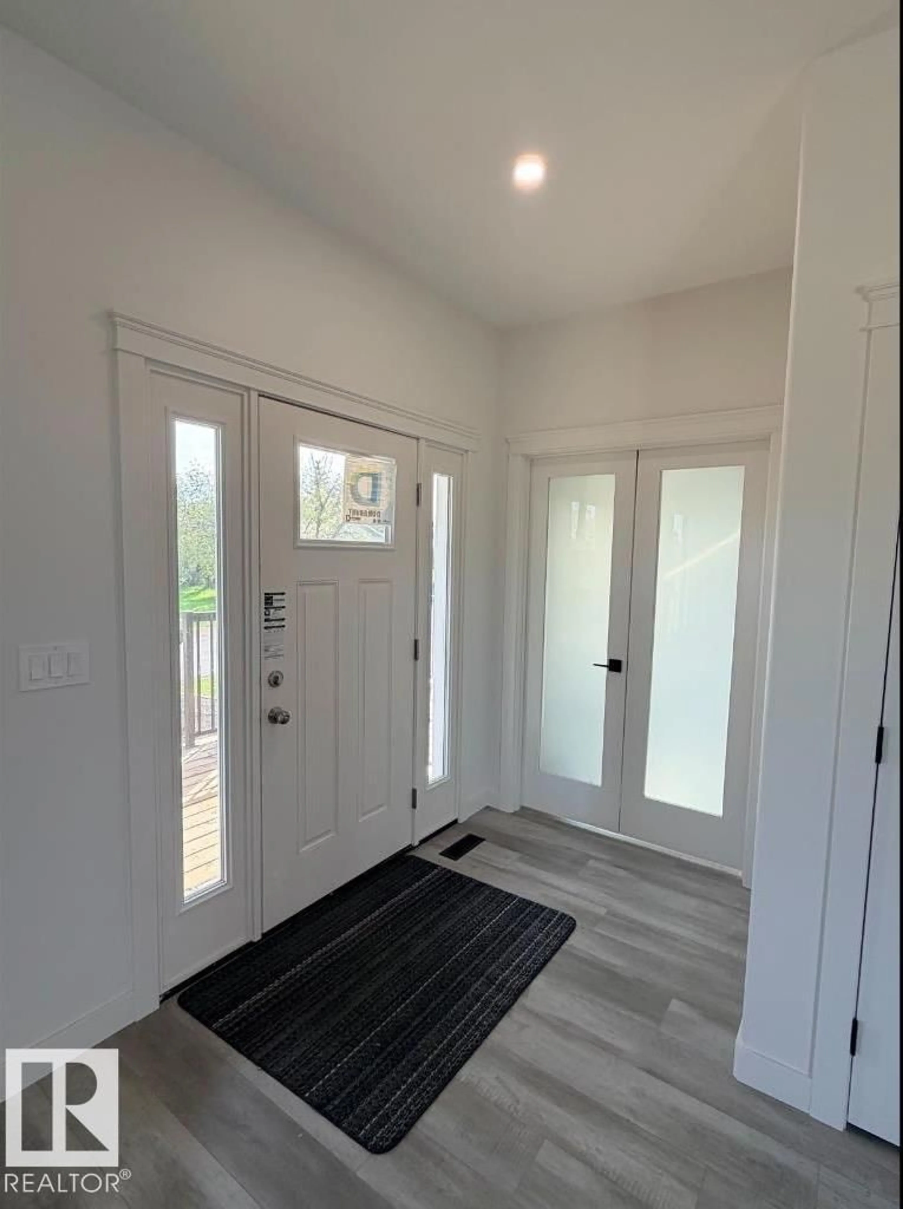 Indoor entryway for 114 ALBERTA ST, Kingman Alberta T0B2M0