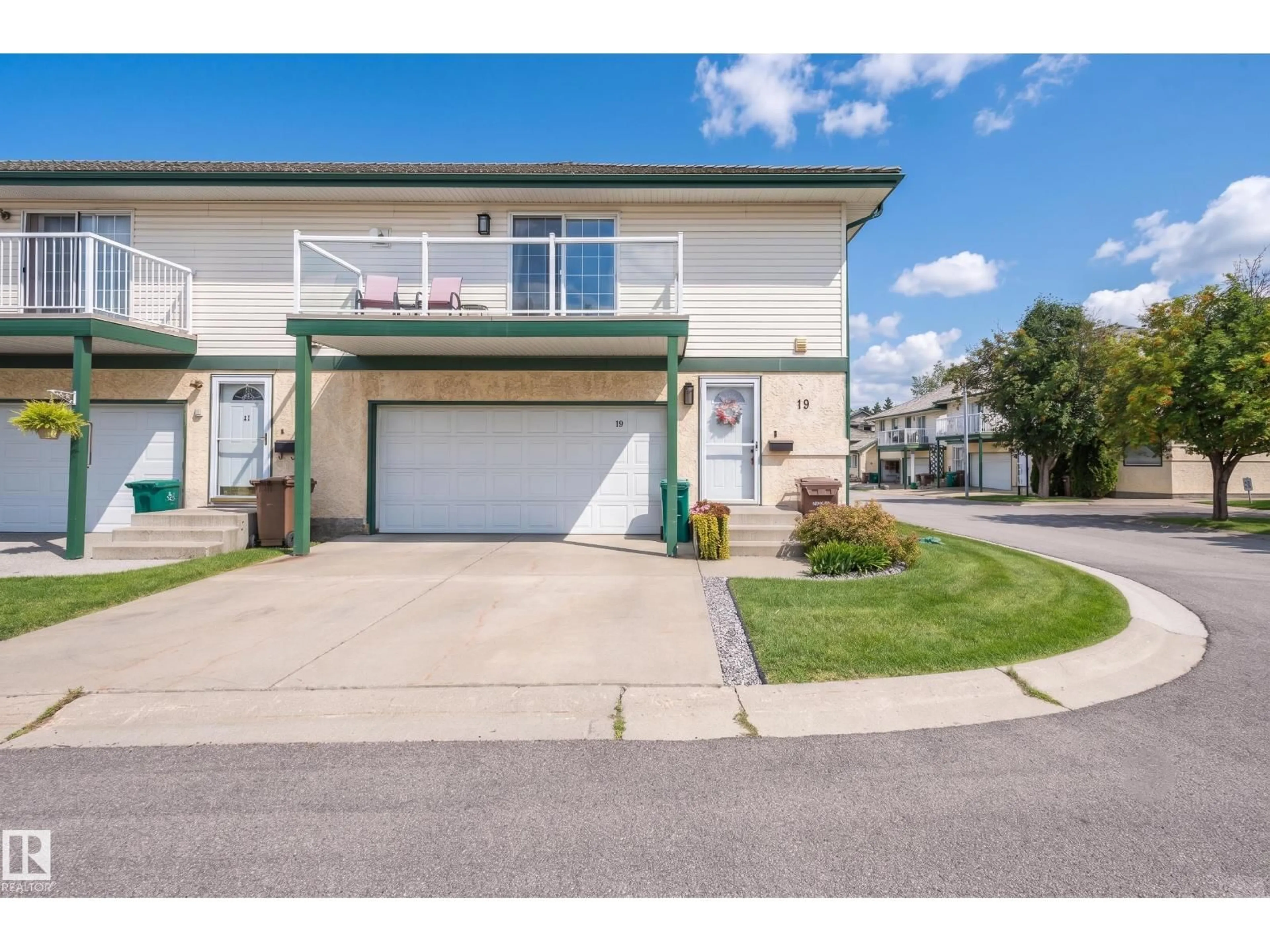 Unknown for 11 - 19 HUNCHAK WY, St. Albert Alberta T8N6P2