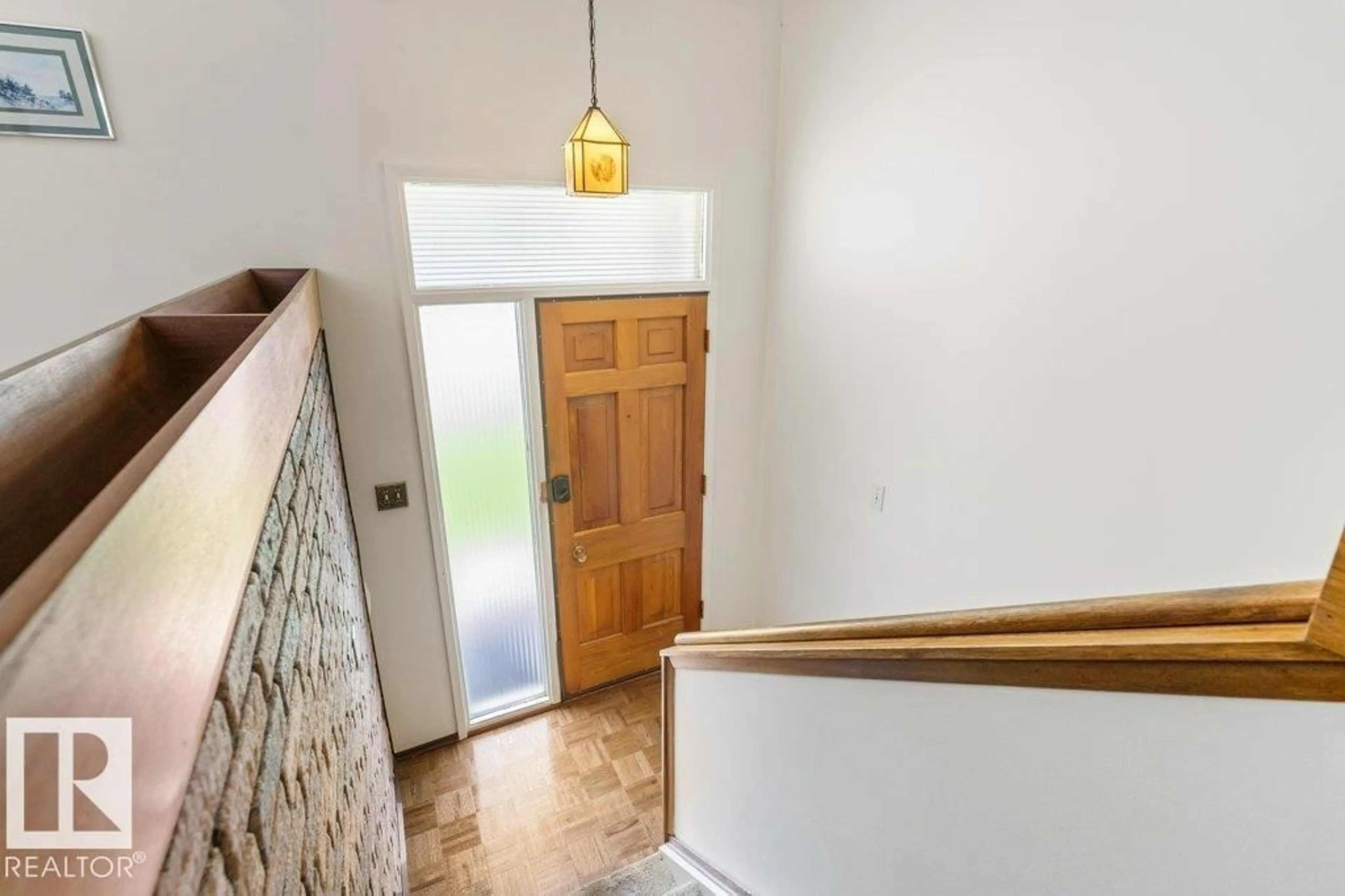 Indoor foyer for 10 SCARBORO PL, St. Albert Alberta T8N0H8