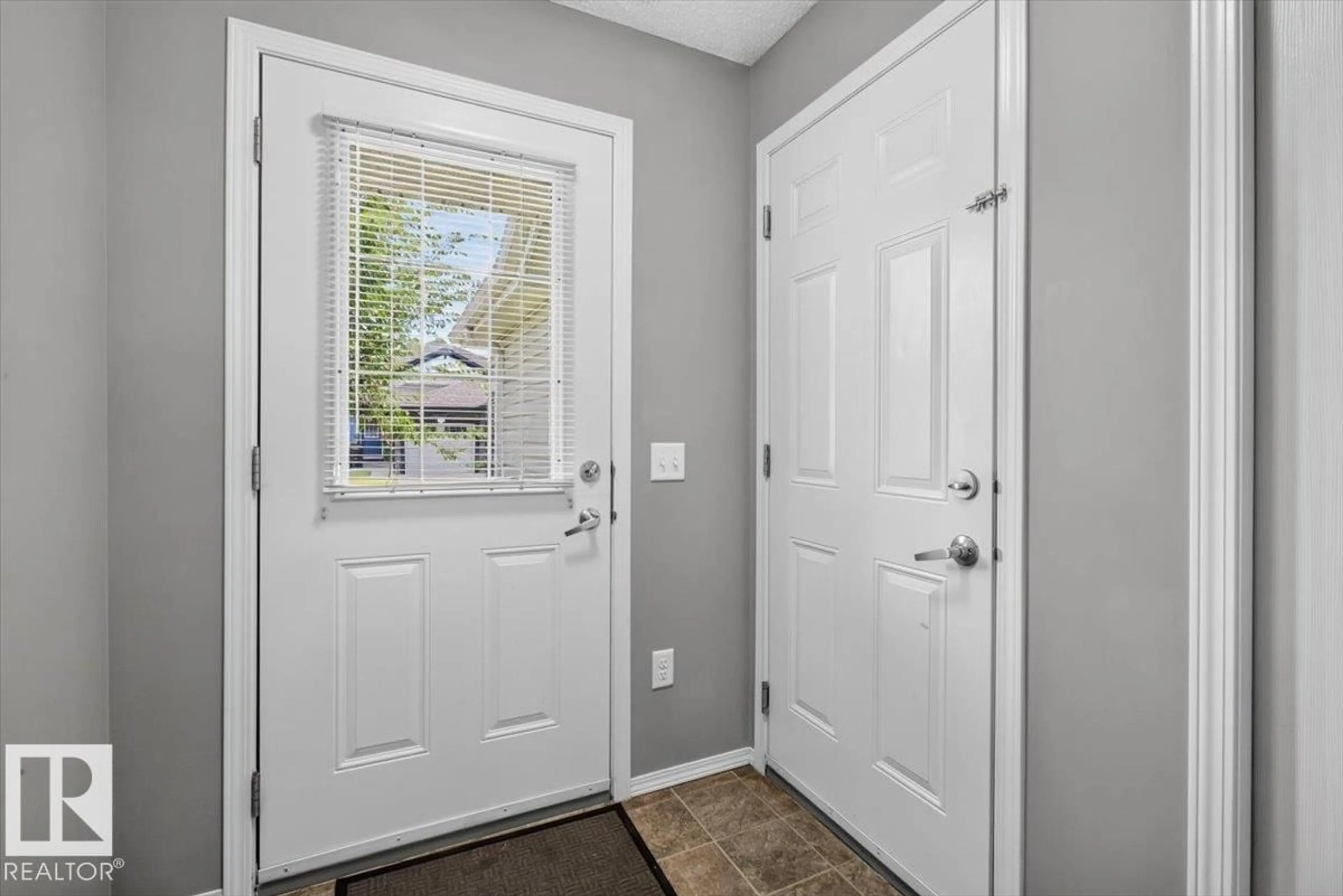Indoor entryway for #25 - 6520 2 AV SW, Edmonton Alberta T6X1S4