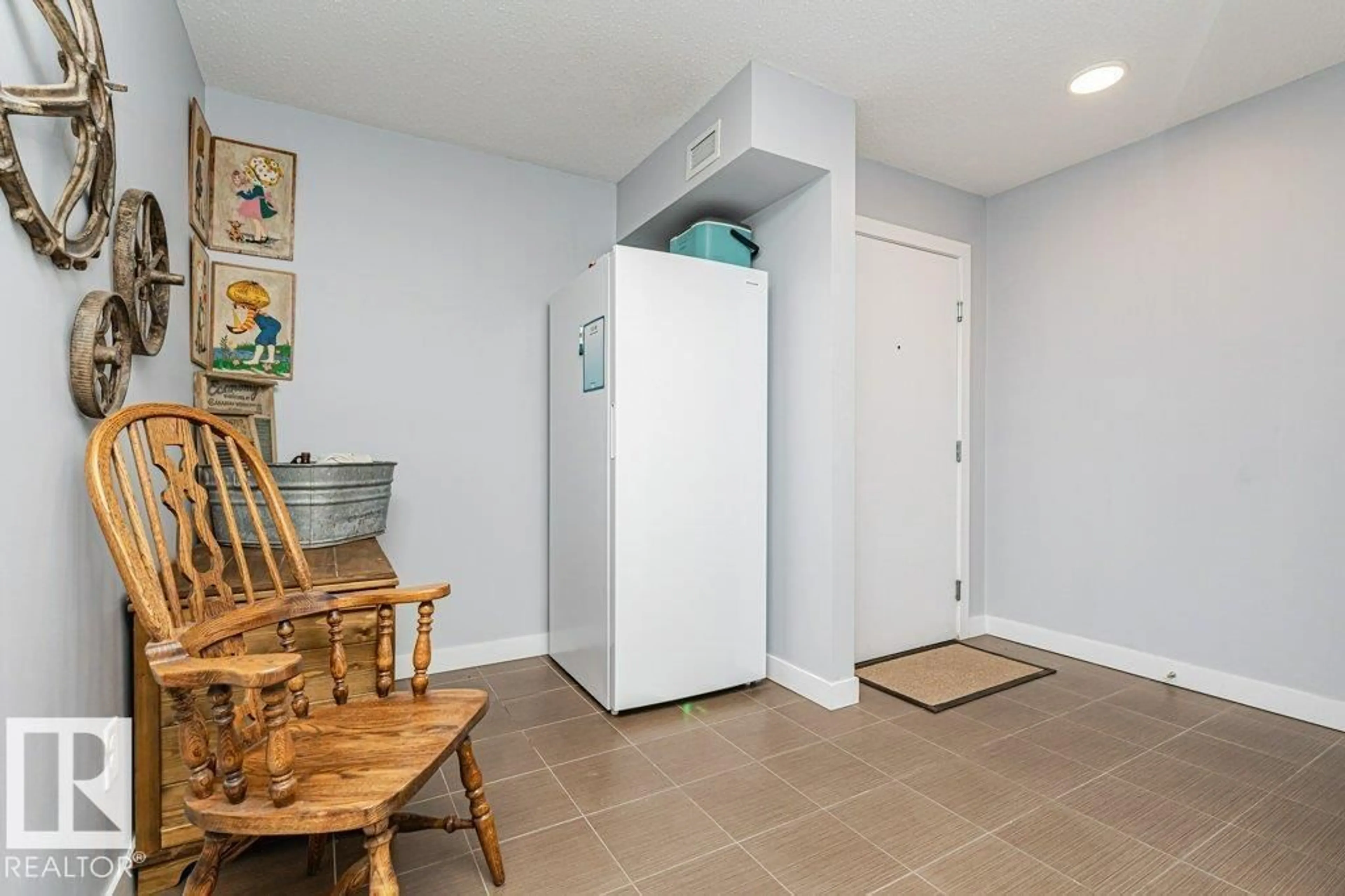Indoor entryway for #402 - 270 MCCONACHIE DR, Edmonton Alberta T5Y3N4