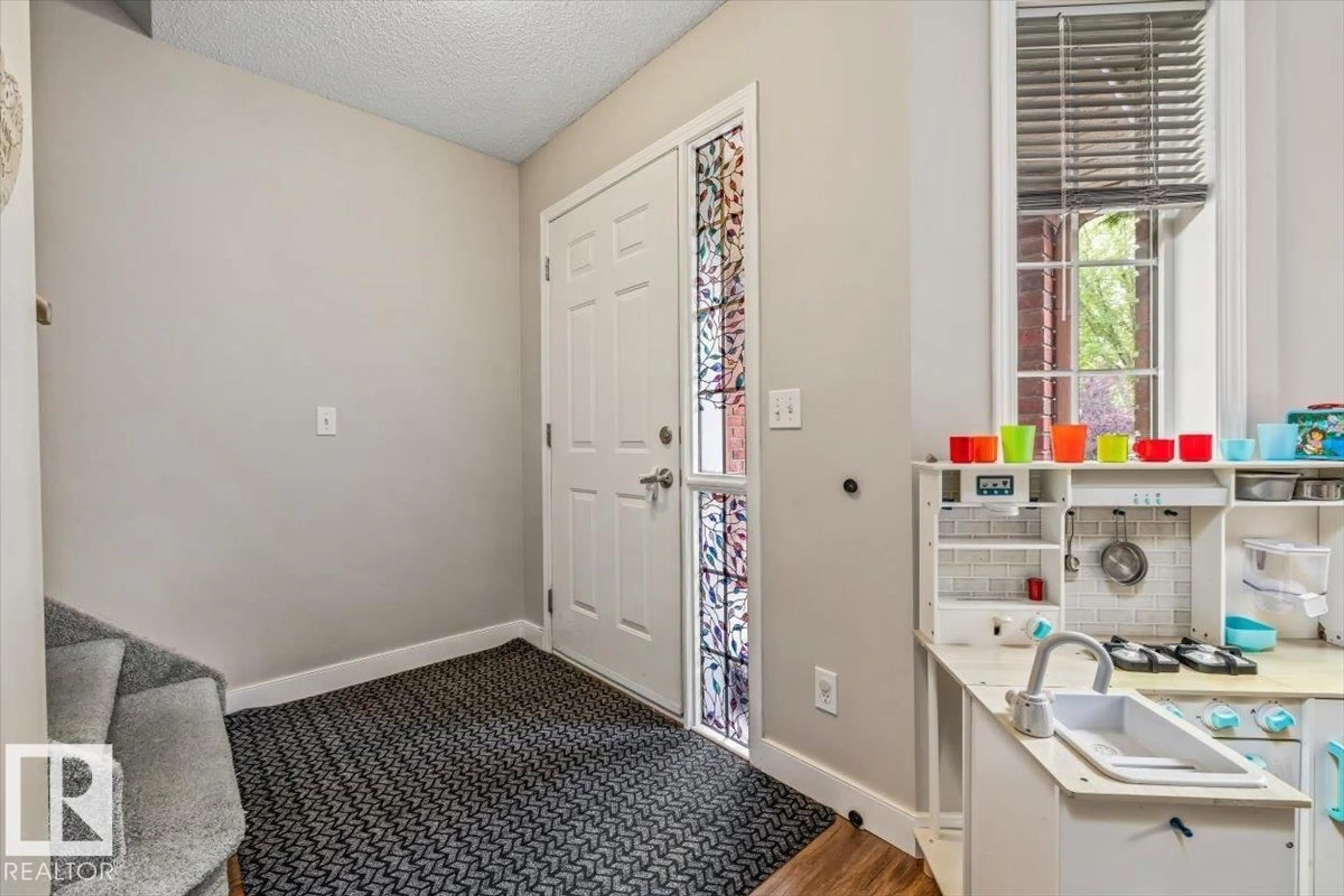 Indoor entryway for 4744 TERWILLEGAR CM, Edmonton Alberta T6R3H6
