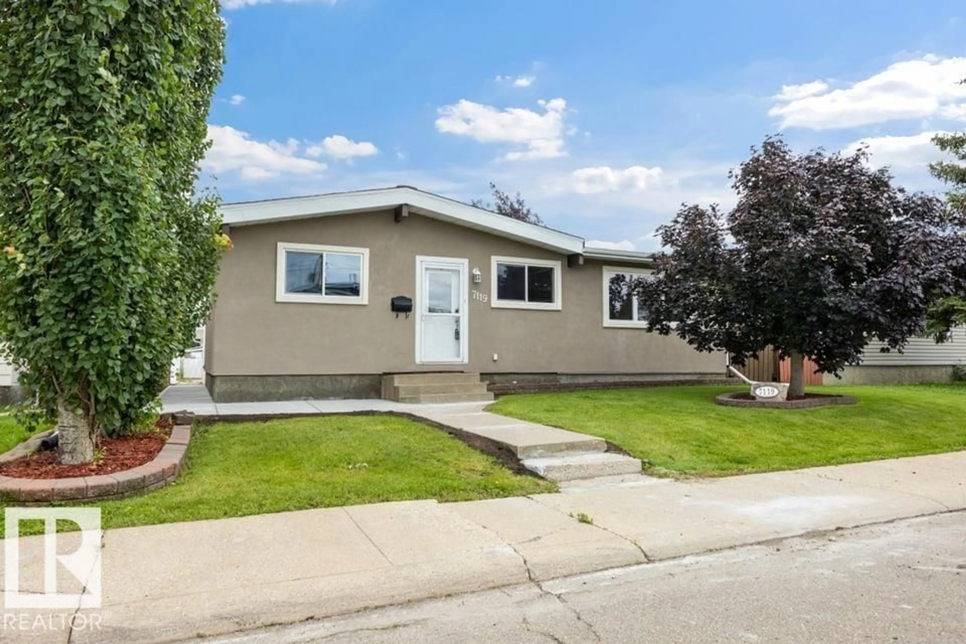 Home with vinyl exterior material, street for 7119 136 AV, Edmonton Alberta T5C2K3