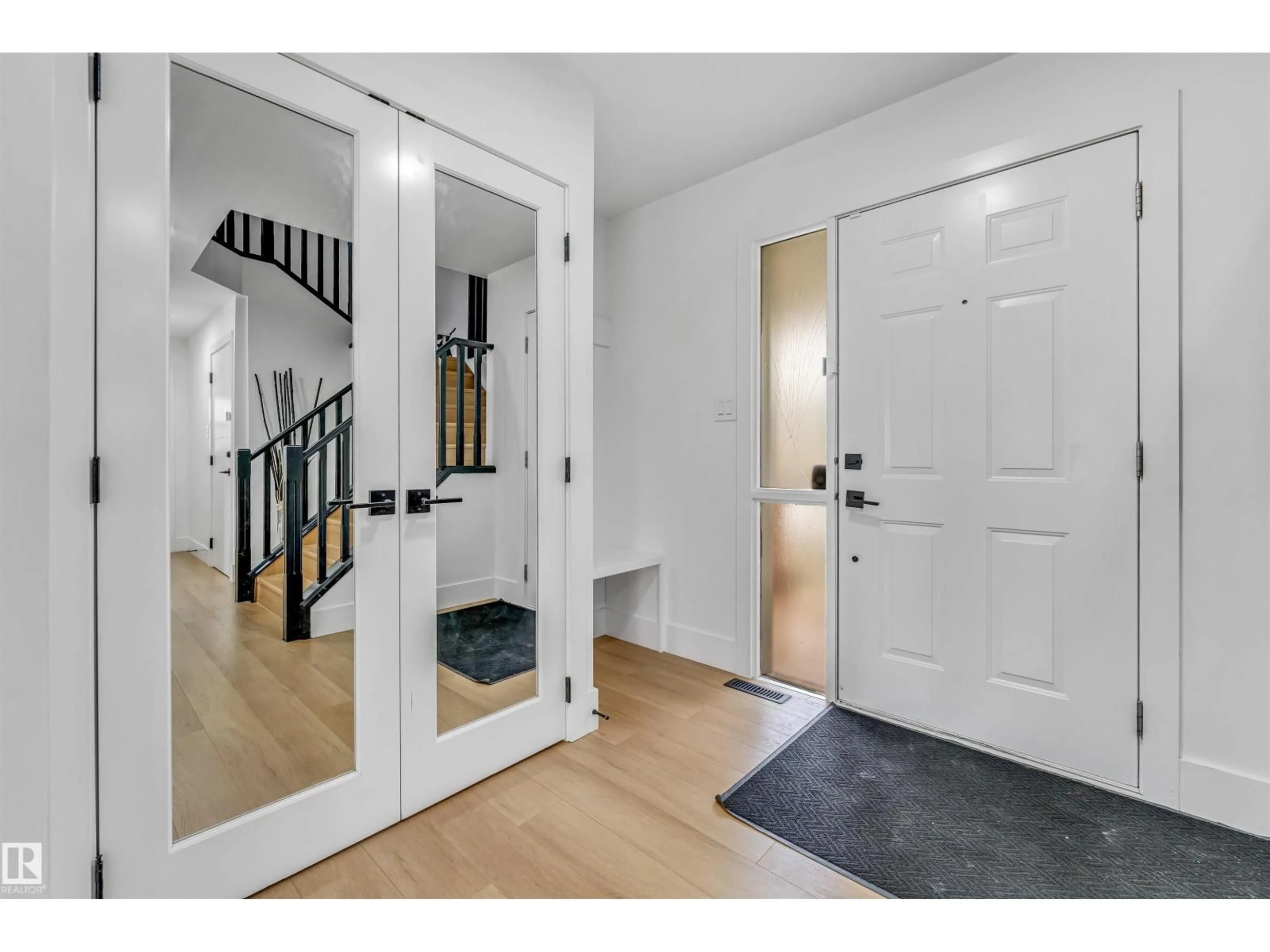 Indoor entryway for 1218 87A STREET, Edmonton Alberta T6X1C6