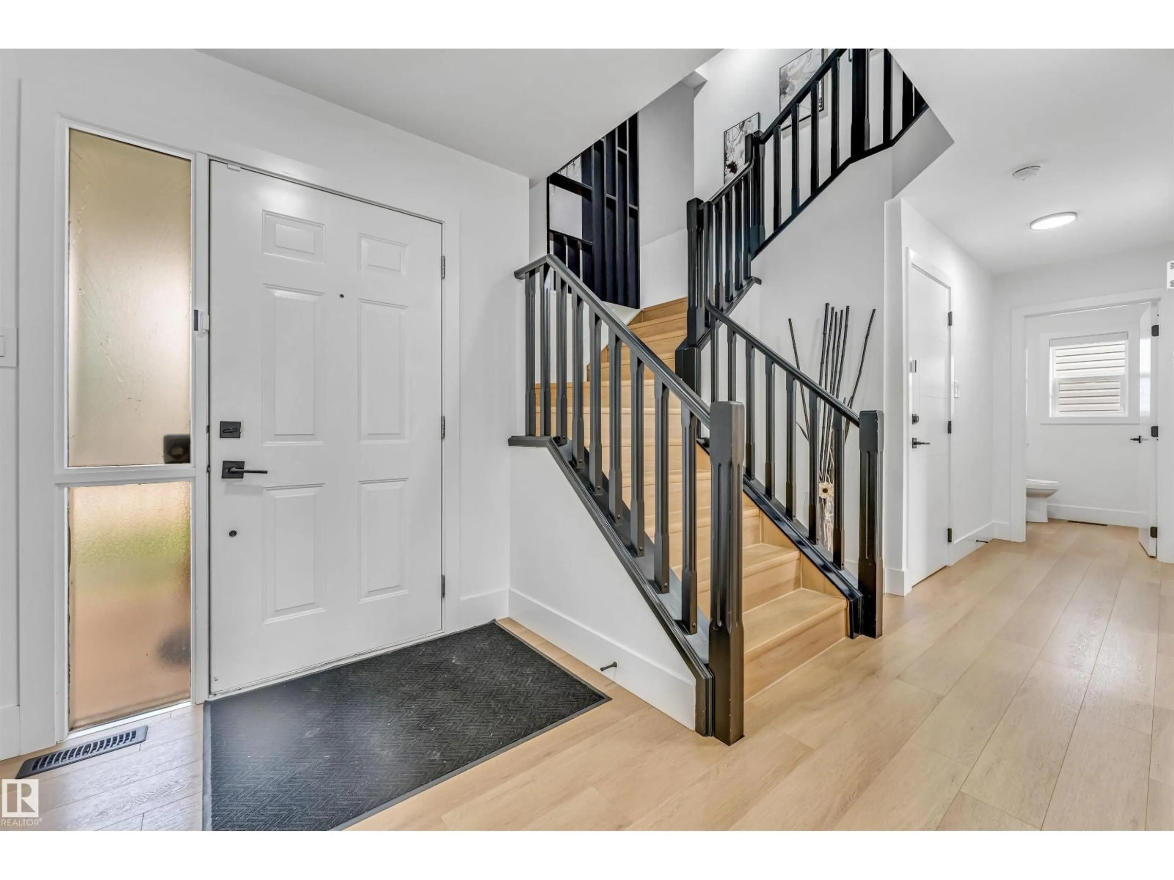 Indoor entryway for 1218 87A STREET, Edmonton Alberta T6X1C6