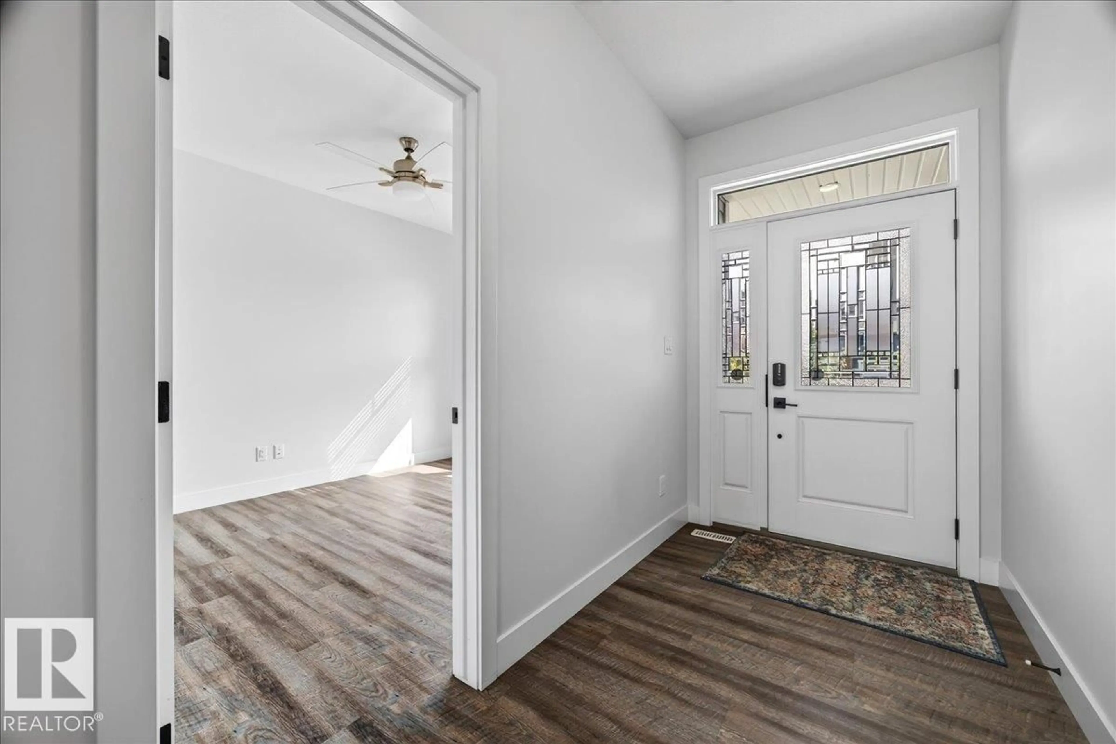 Indoor entryway for 4469 SUZANNA CR, Edmonton Alberta T6X0Y5