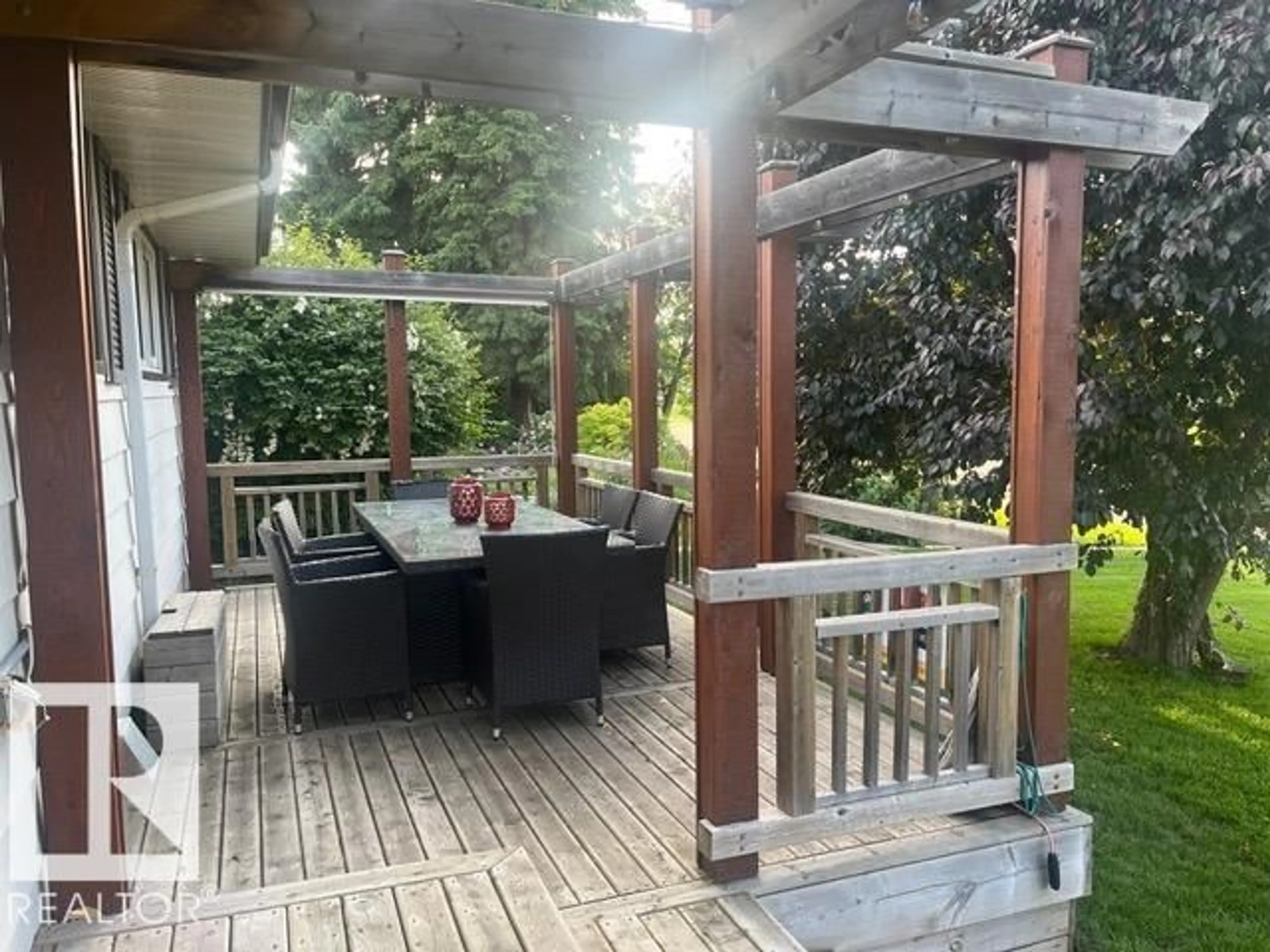 Patio, unknown for 6307 92A AV, Edmonton Alberta T6B0T5
