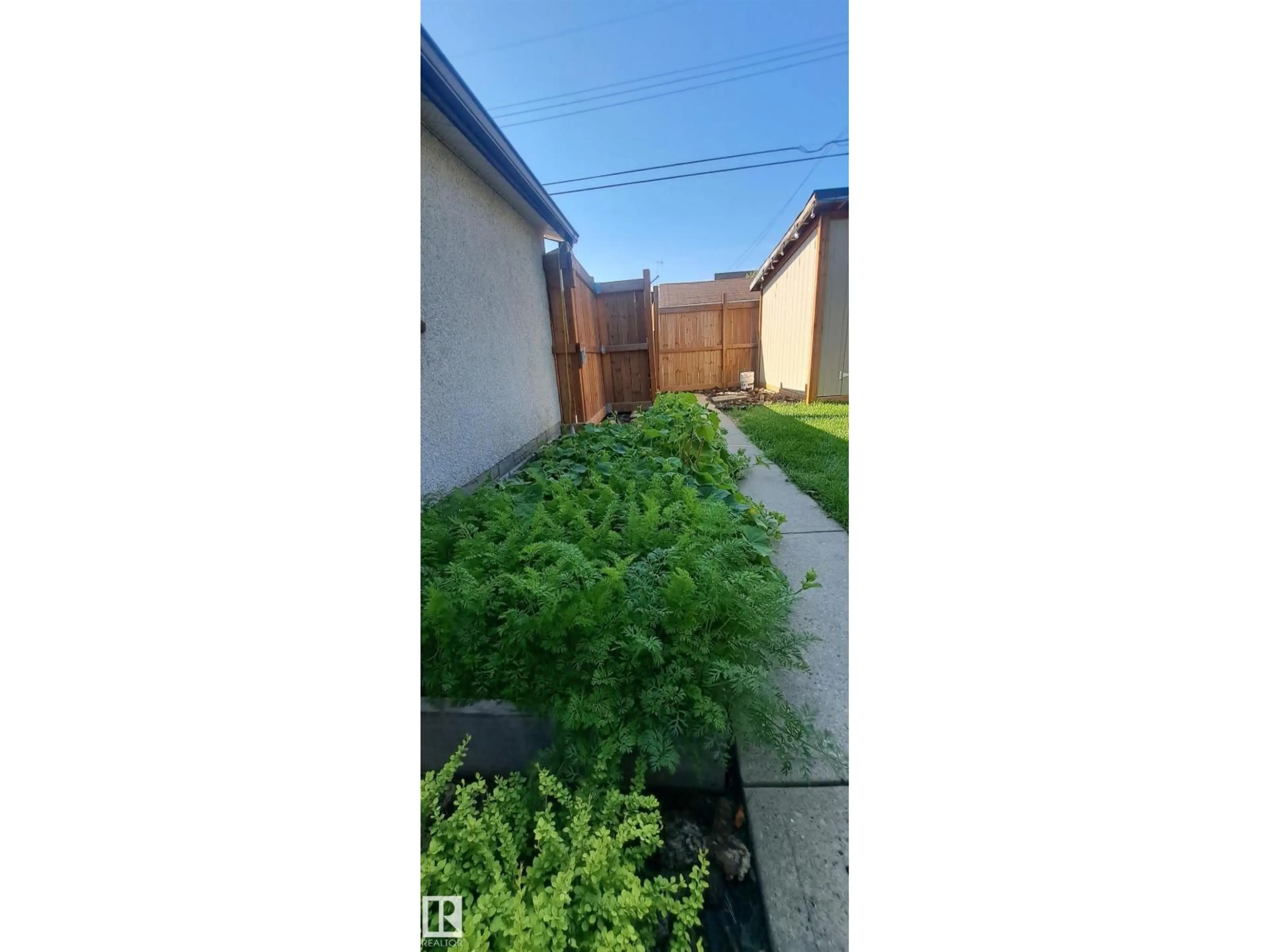 A pic from outside/outdoor area/front of a property/back of a property/a pic from drone, street for 6307 92A AV, Edmonton Alberta T6B0T5