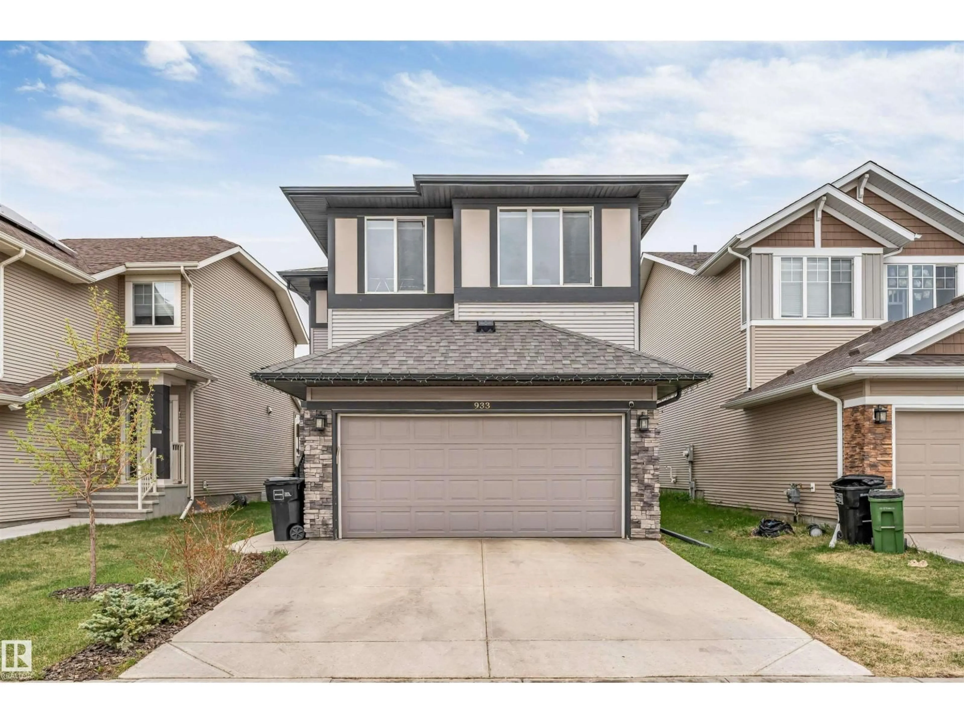 Home with vinyl exterior material, street for 933 MCCONACHIE BV, Edmonton Alberta T5Y3X5