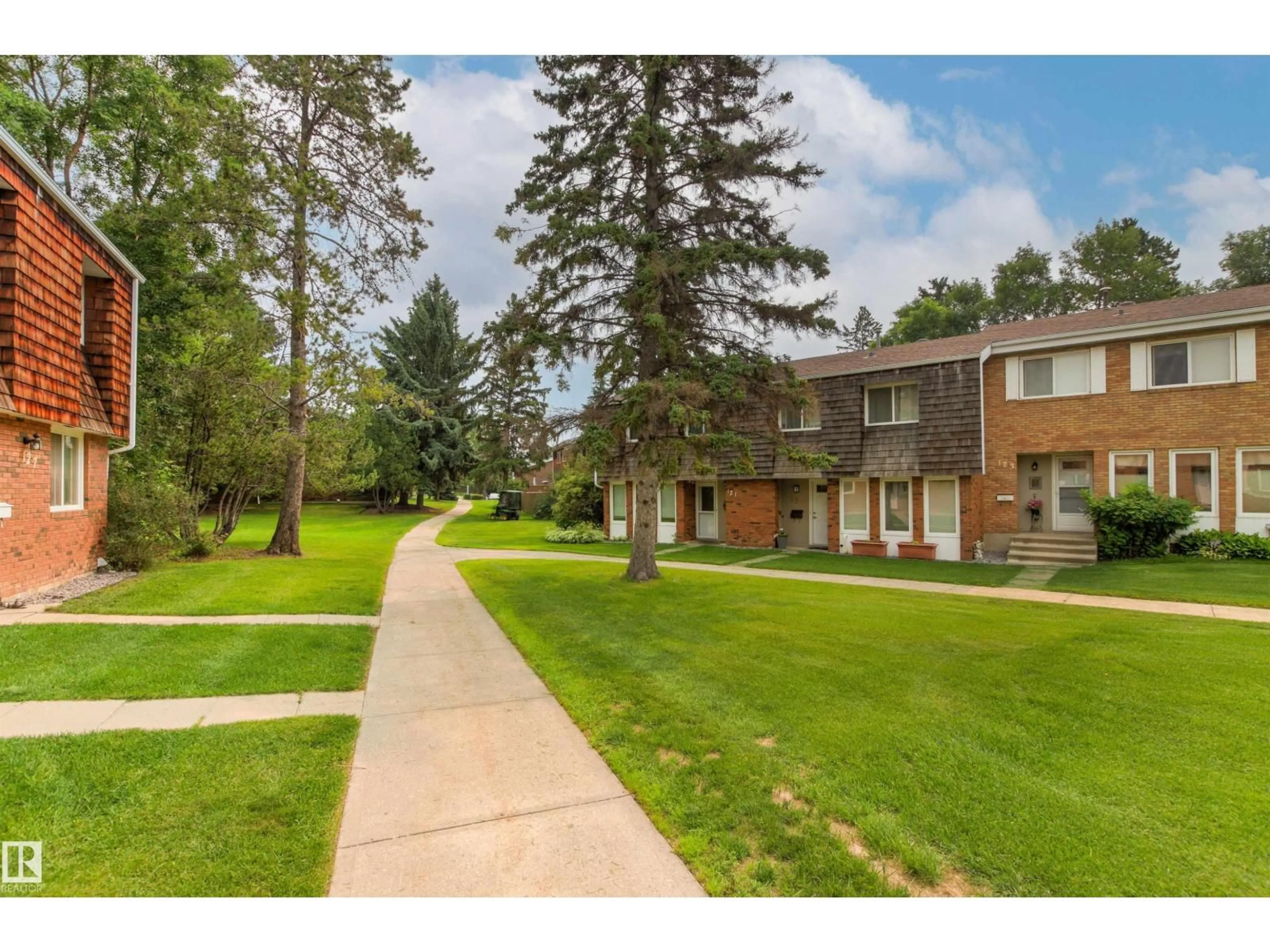Unknown for 126 GREAT OAKS OA, Sherwood Park Alberta T8A0V8