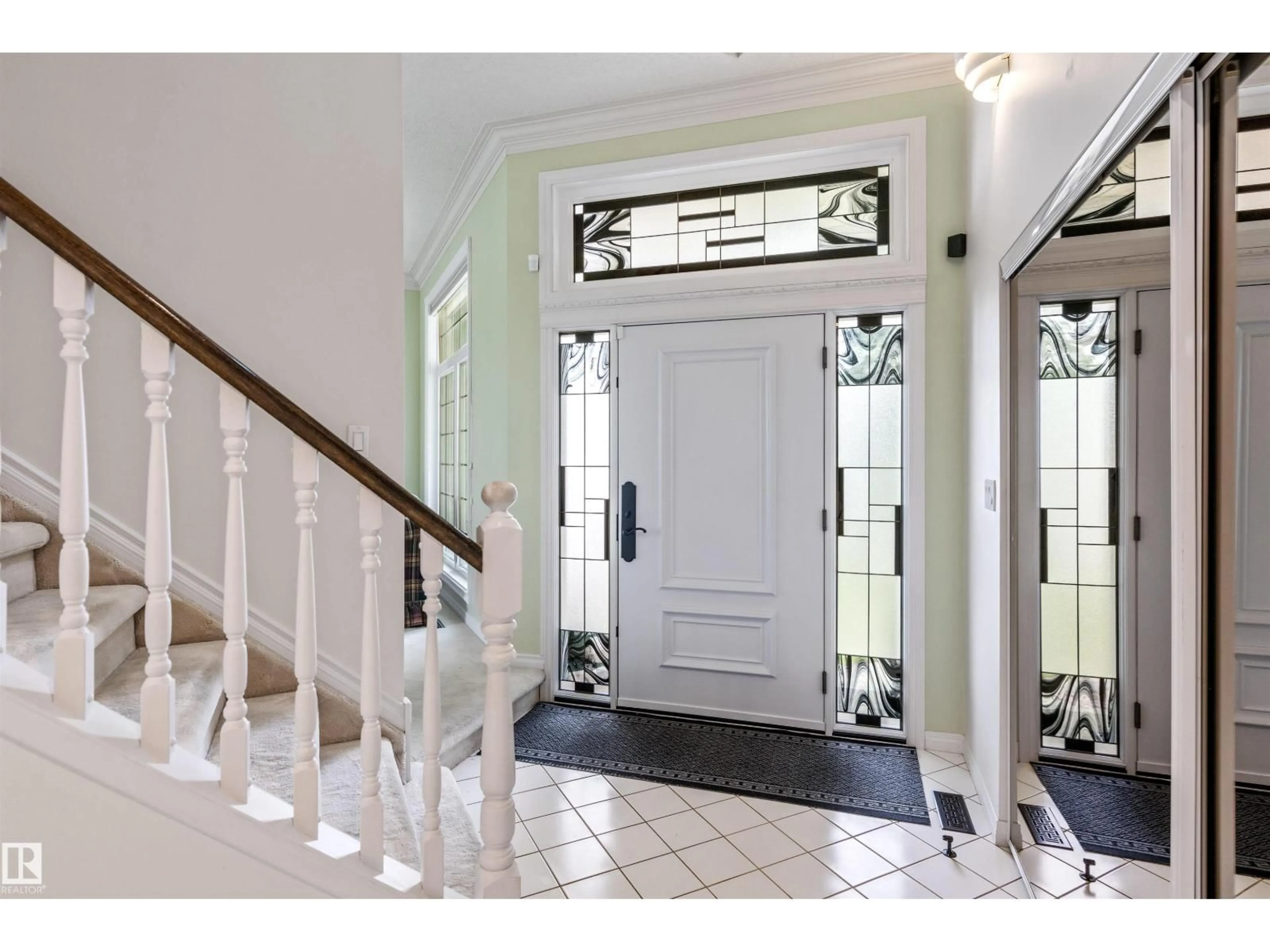 Indoor entryway for 69 HARWOOD DR, St. Albert Alberta T8N5V4