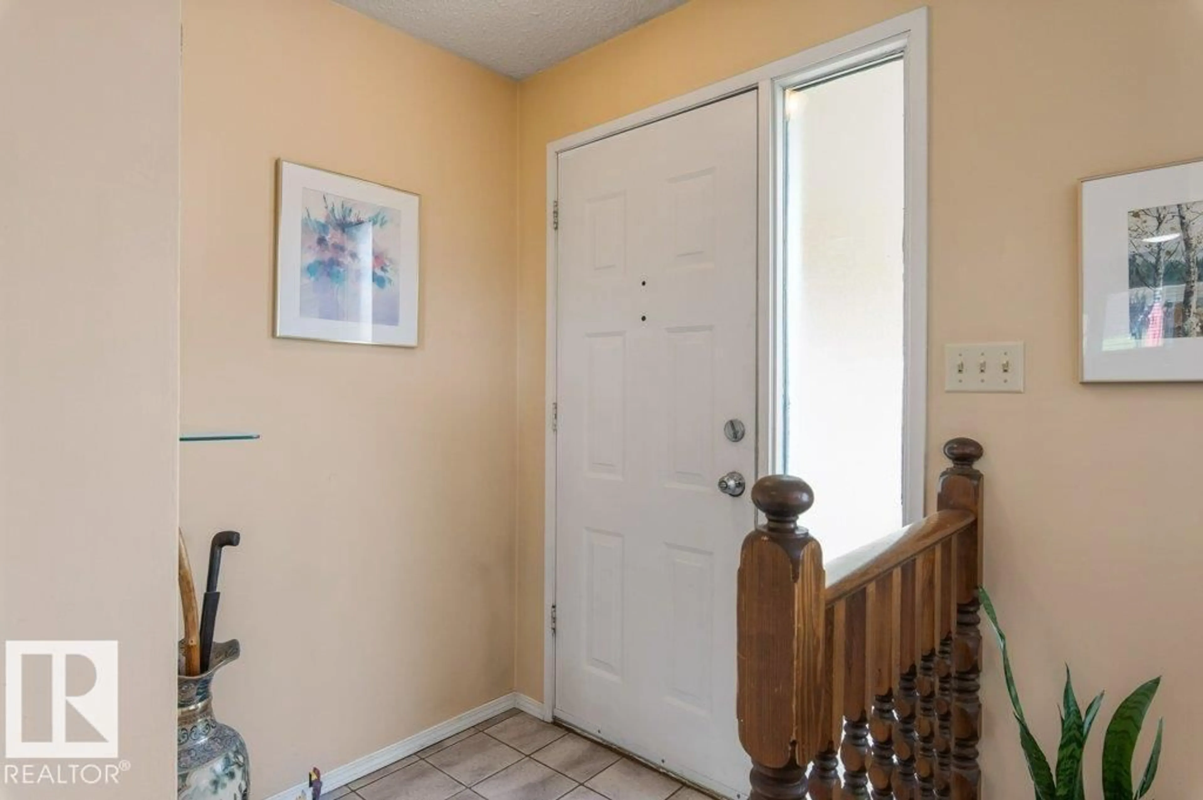 Indoor entryway for 57 PATTERSON CR, St. Albert Alberta T8N4T9