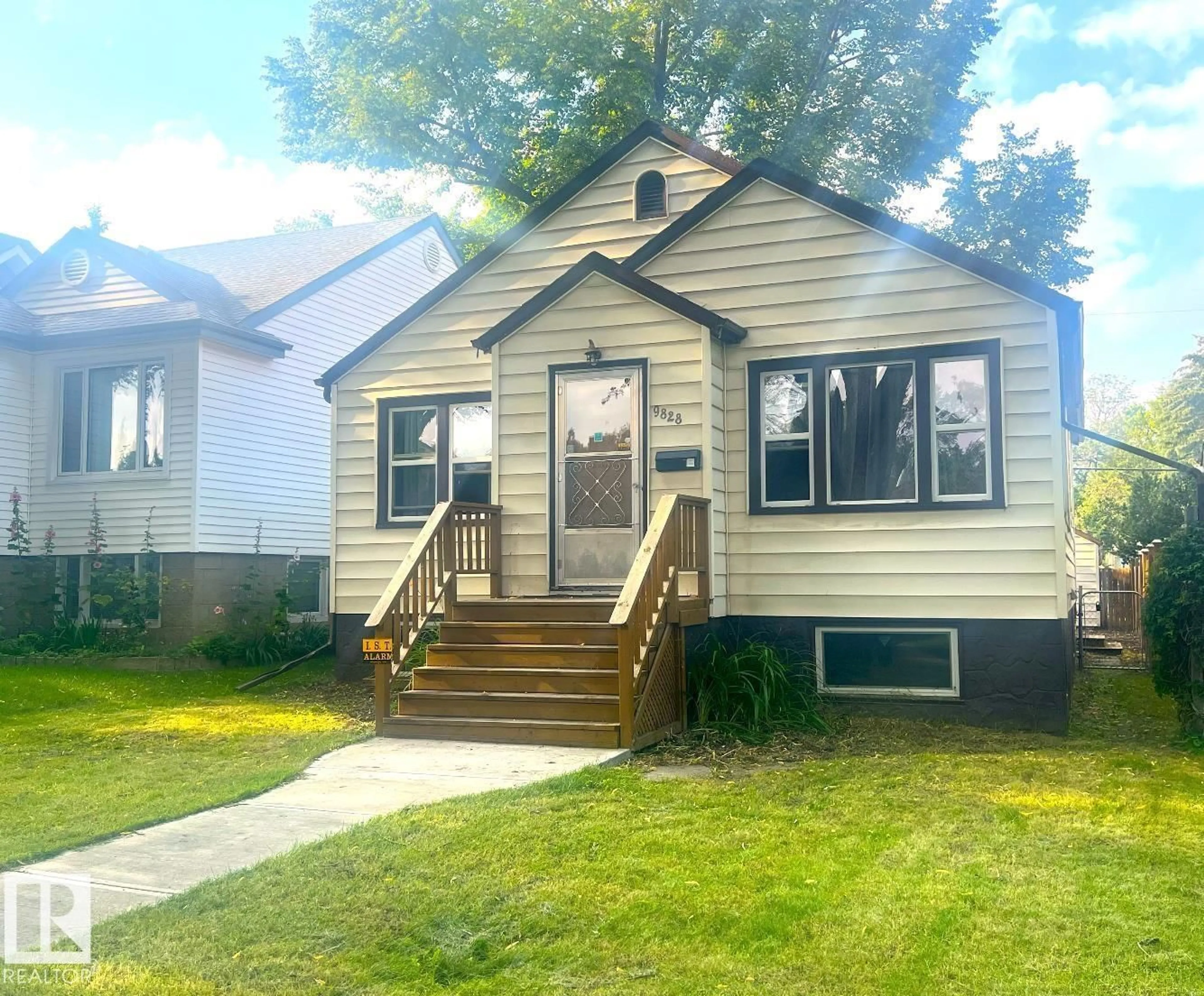 Home with vinyl exterior material, street for 9828 84 AV, Edmonton Alberta T6E2G2