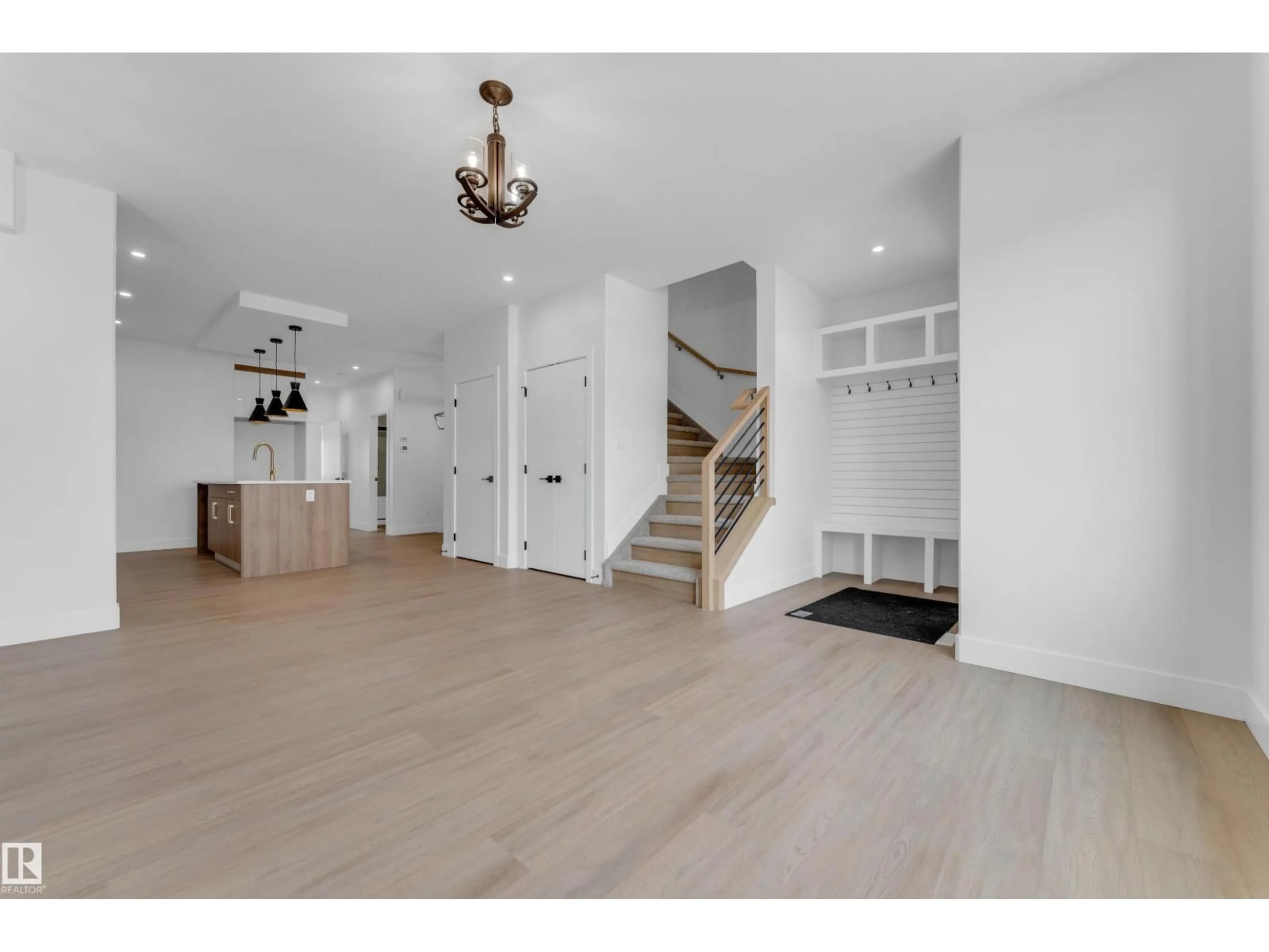 Indoor entryway for 458 CRYSTAL CREEK LI, Leduc Alberta T9E0X5