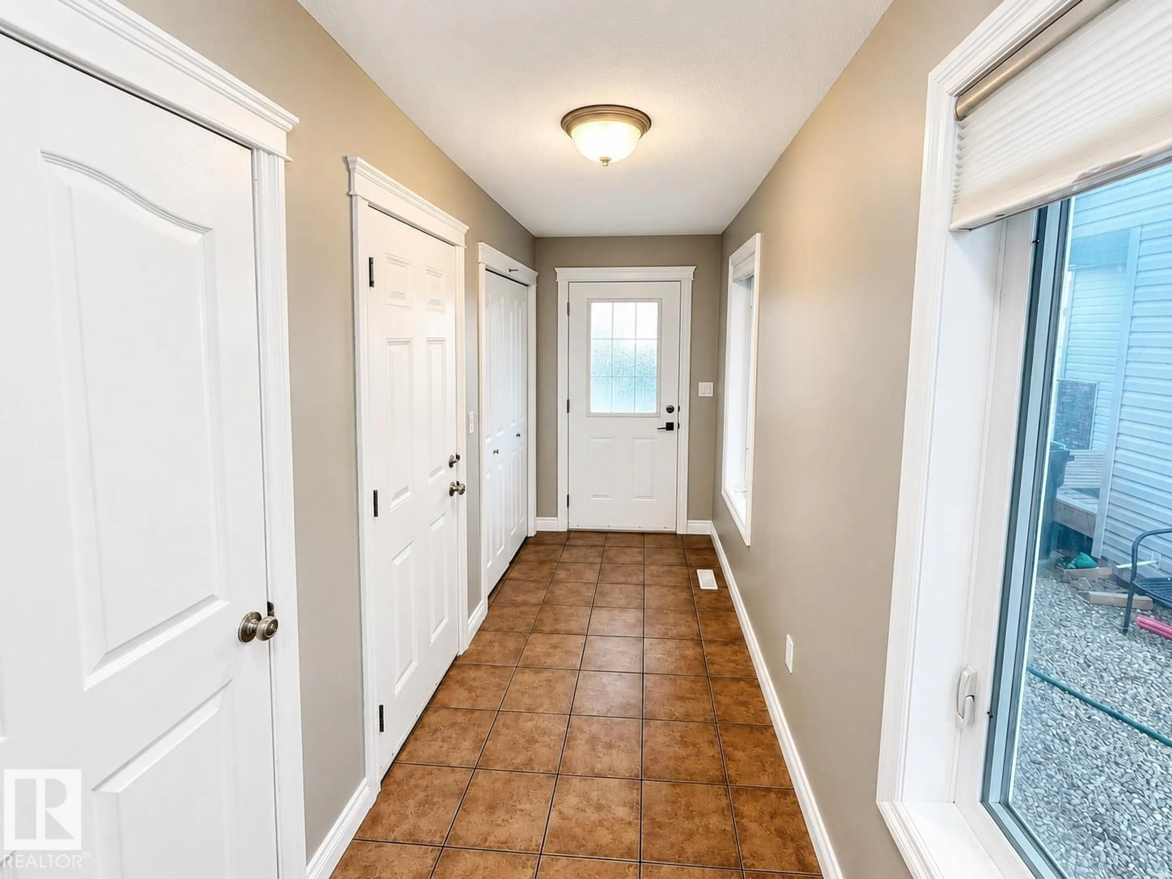 Indoor entryway for 27 DEER COULEE DR, Didsbury Alberta T0M0W0