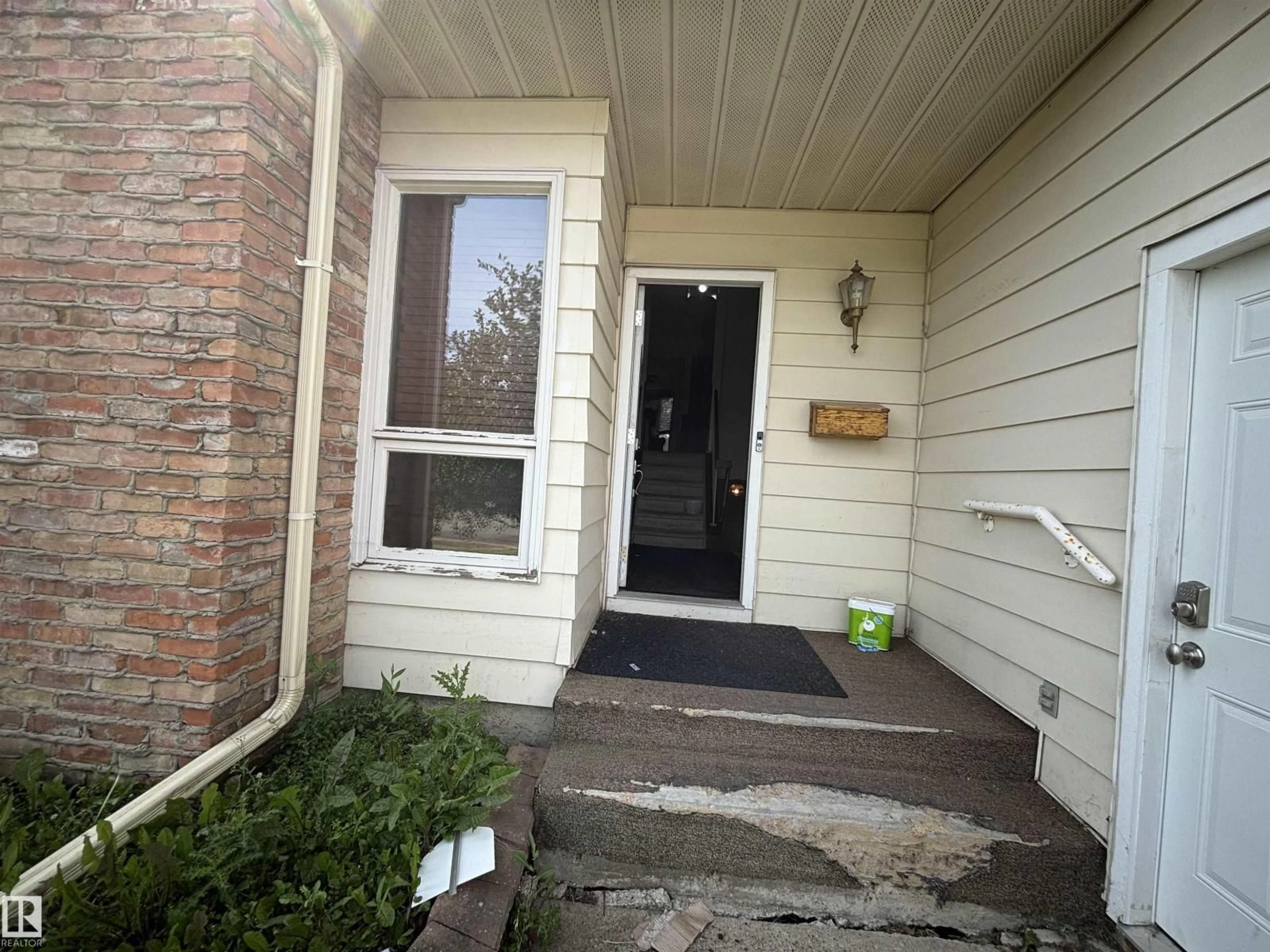 Indoor entryway for 9223 172 AV, Edmonton Alberta T5Z2N3