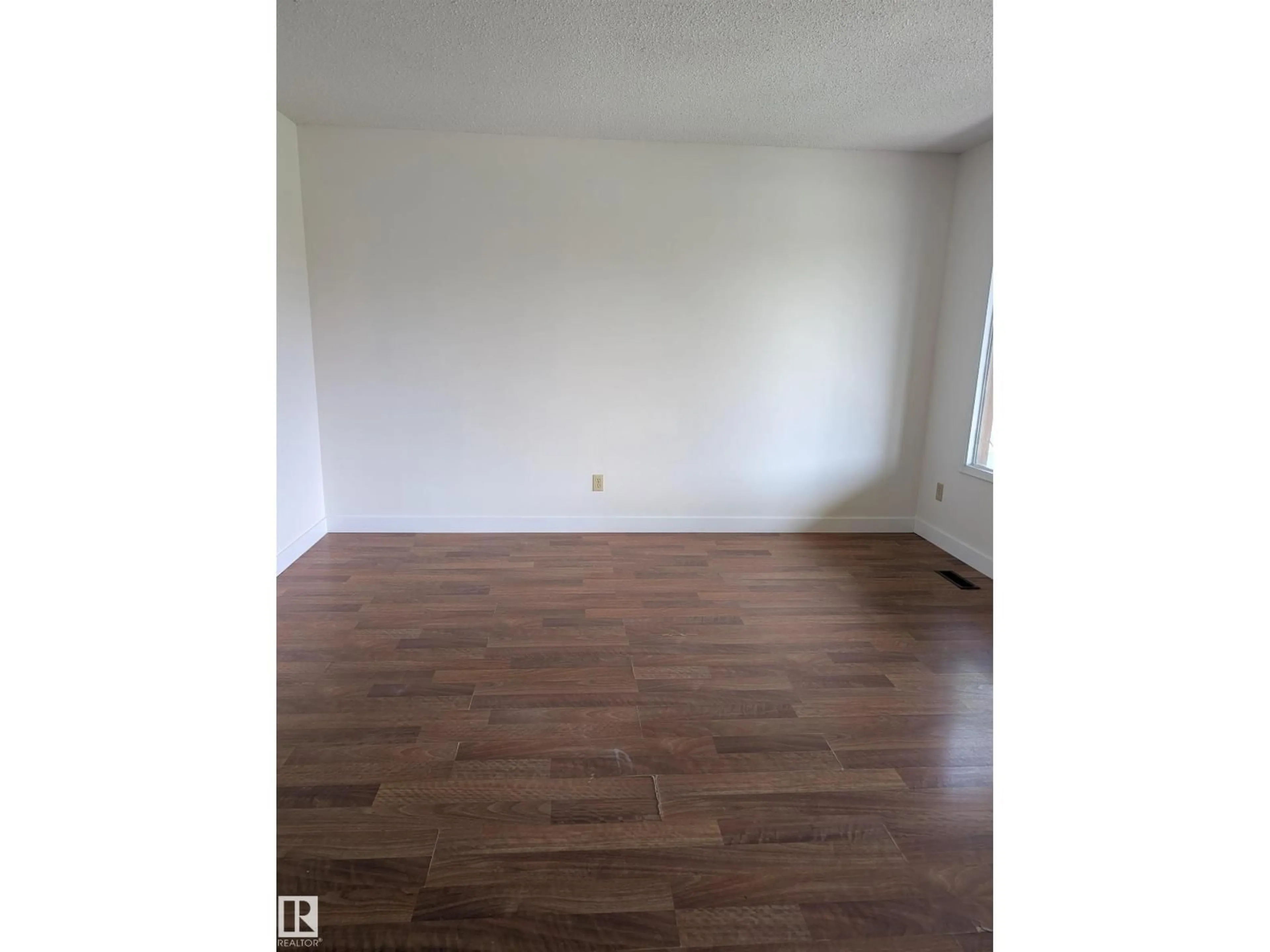 A pic of a room for 13818 114 ST, Edmonton Alberta T5X4J1