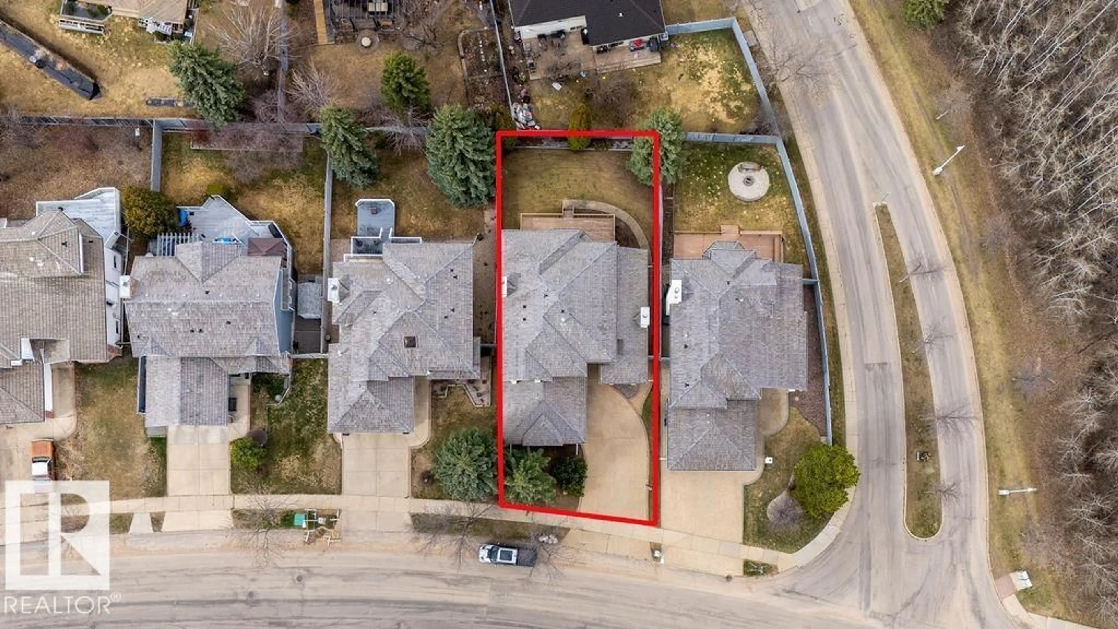 A pic from outside/outdoor area/front of a property/back of a property/a pic from drone, street for 956 OGILVIE BV, Edmonton Alberta T6R1K8