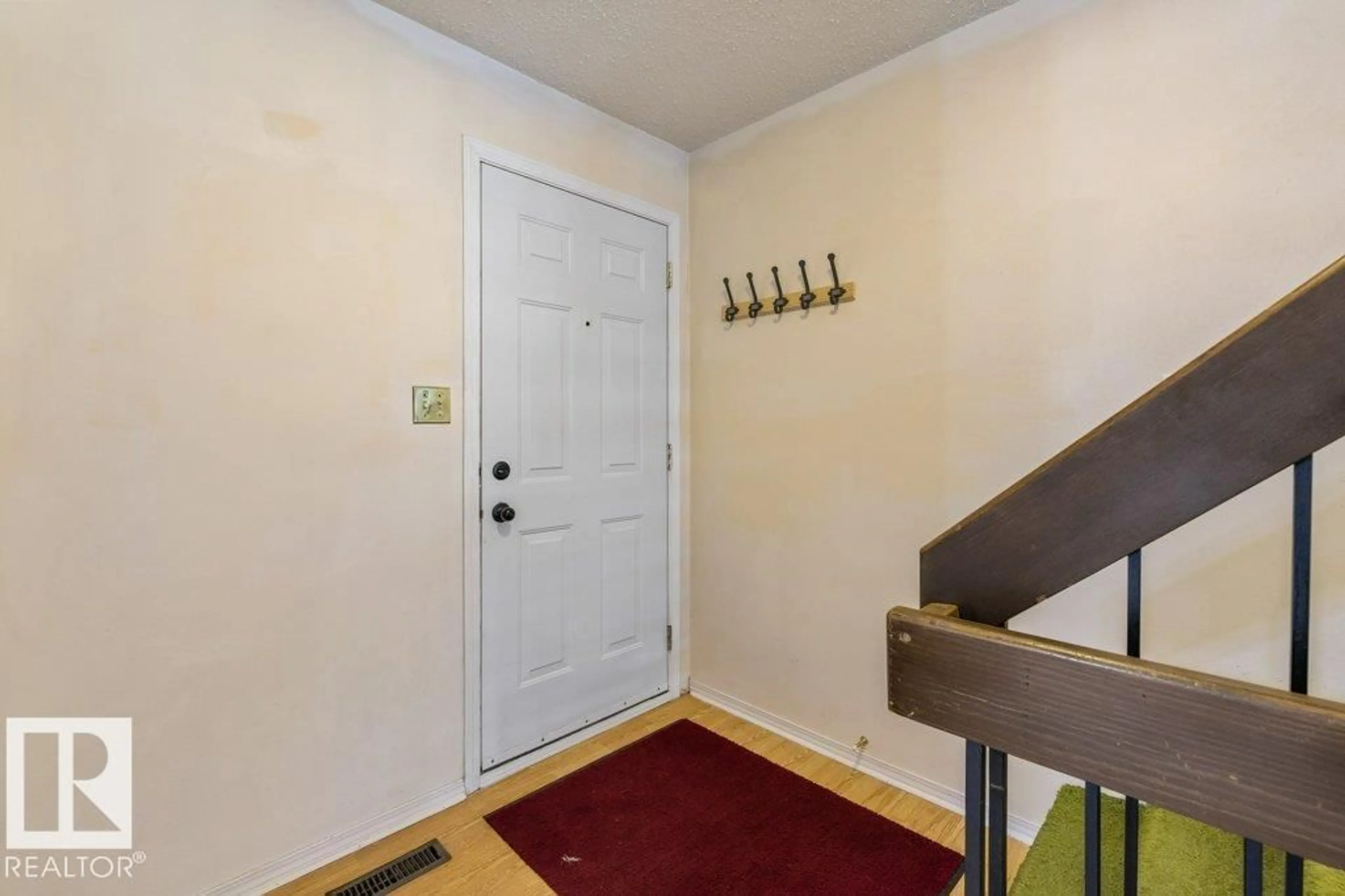 Indoor entryway for NW - 3237 132A AV, Edmonton Alberta T5A3K4