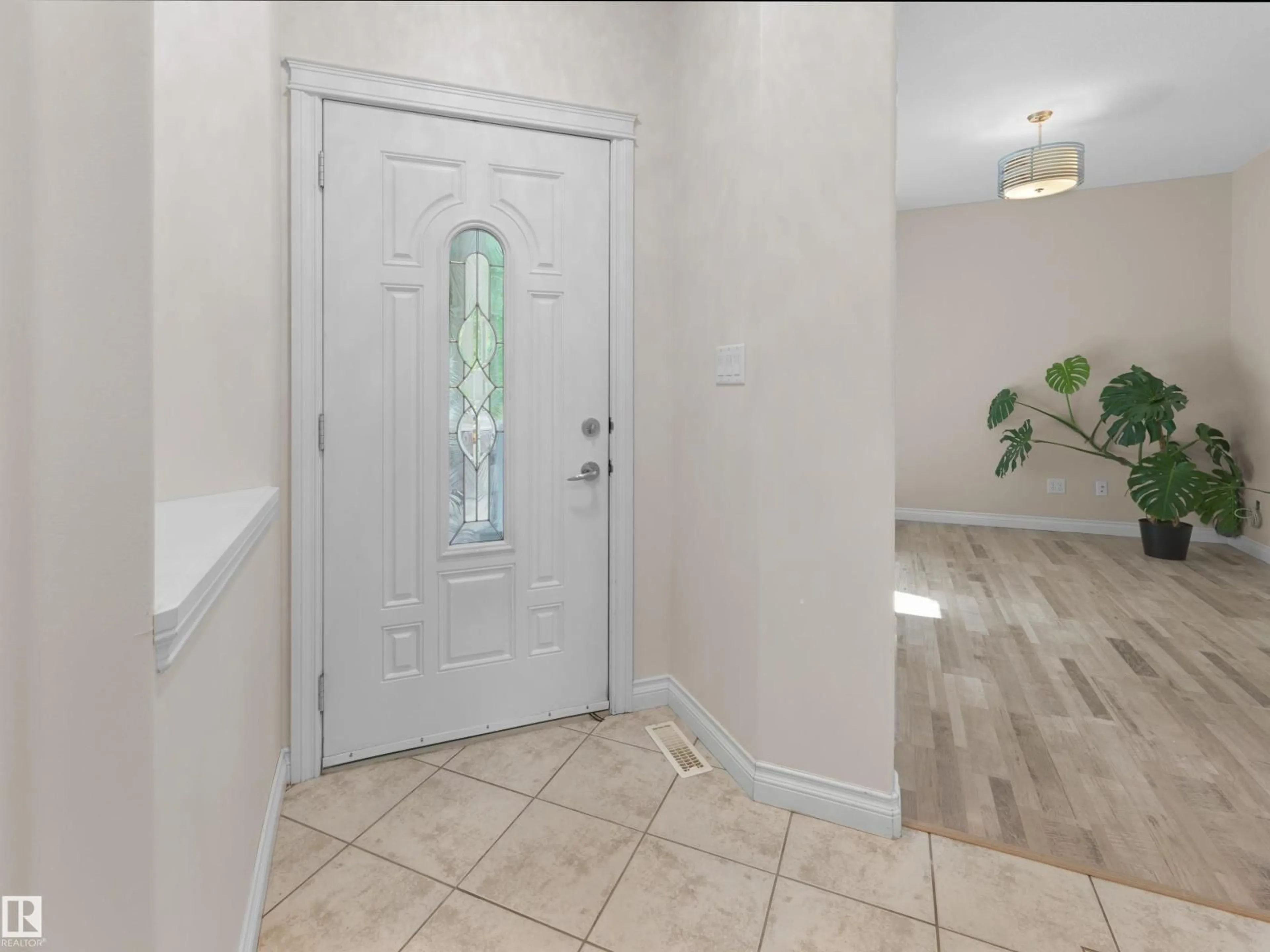 Indoor entryway for 8708 207 ST, Edmonton Alberta T5T6Y1