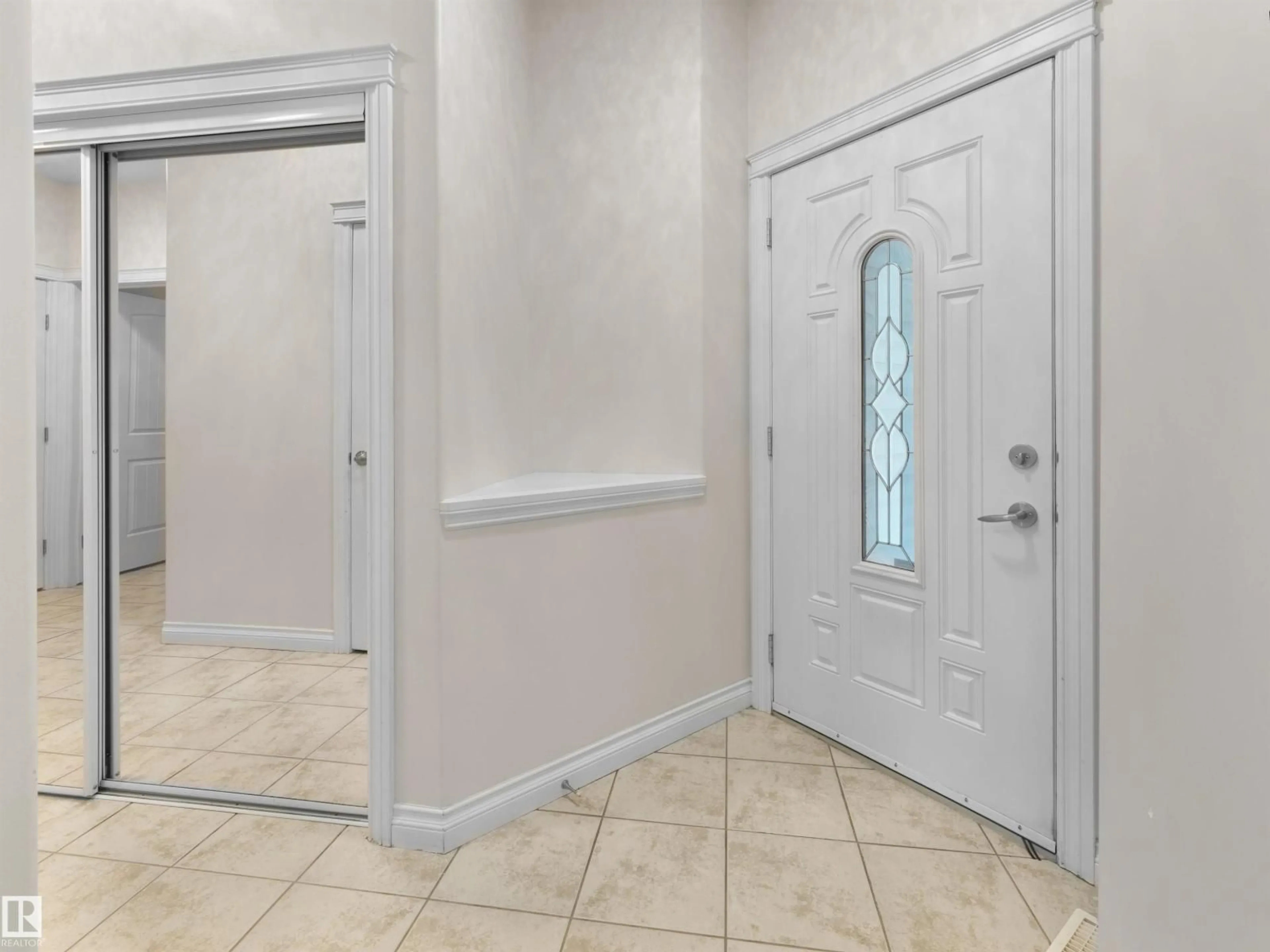 Indoor entryway for 8708 207 ST, Edmonton Alberta T5T6Y1