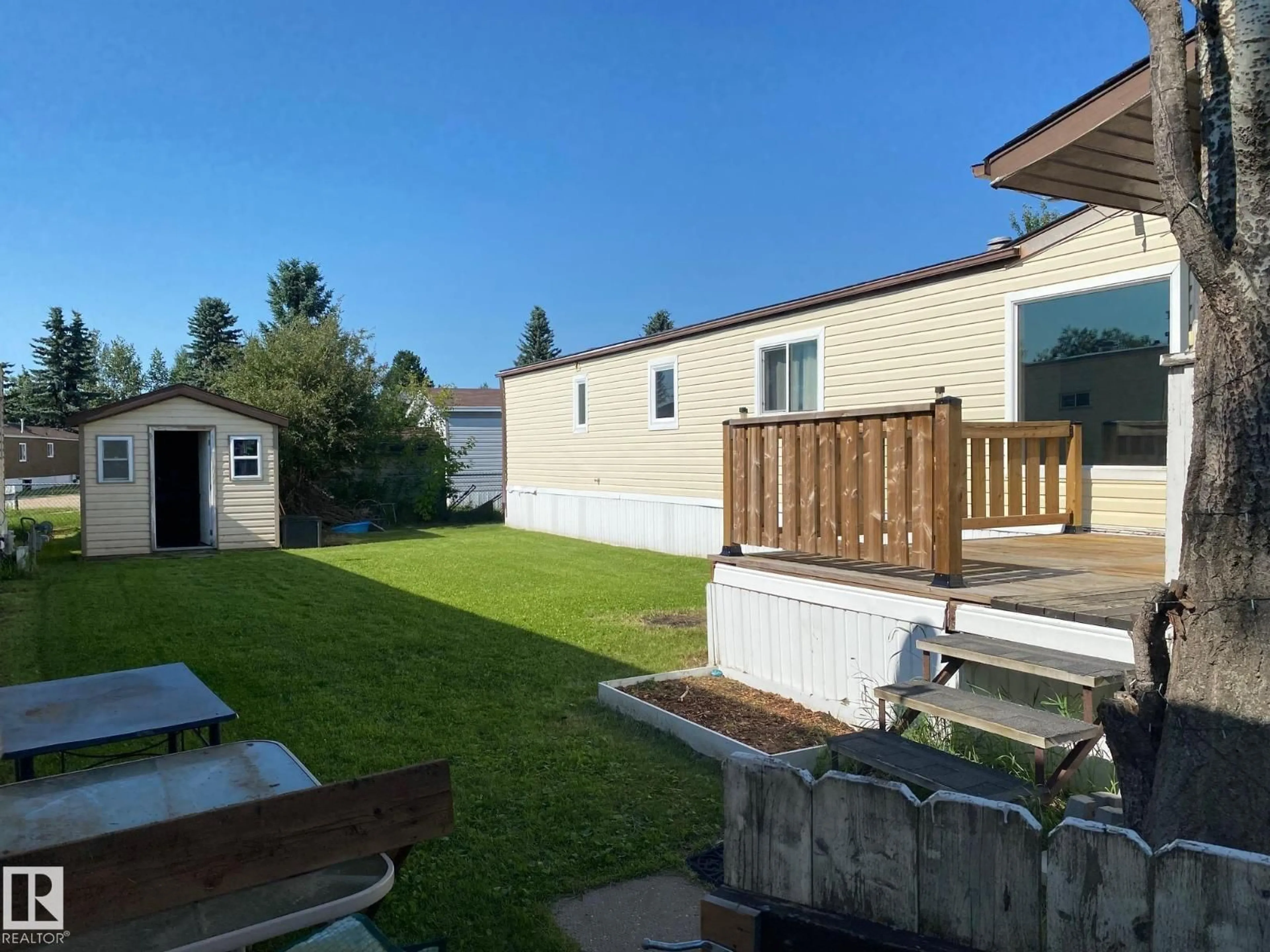 A pic from outside/outdoor area/front of a property/back of a property/a pic from drone, unknown for 042 - 4819 51 AV, Millet Alberta T0C1Z0