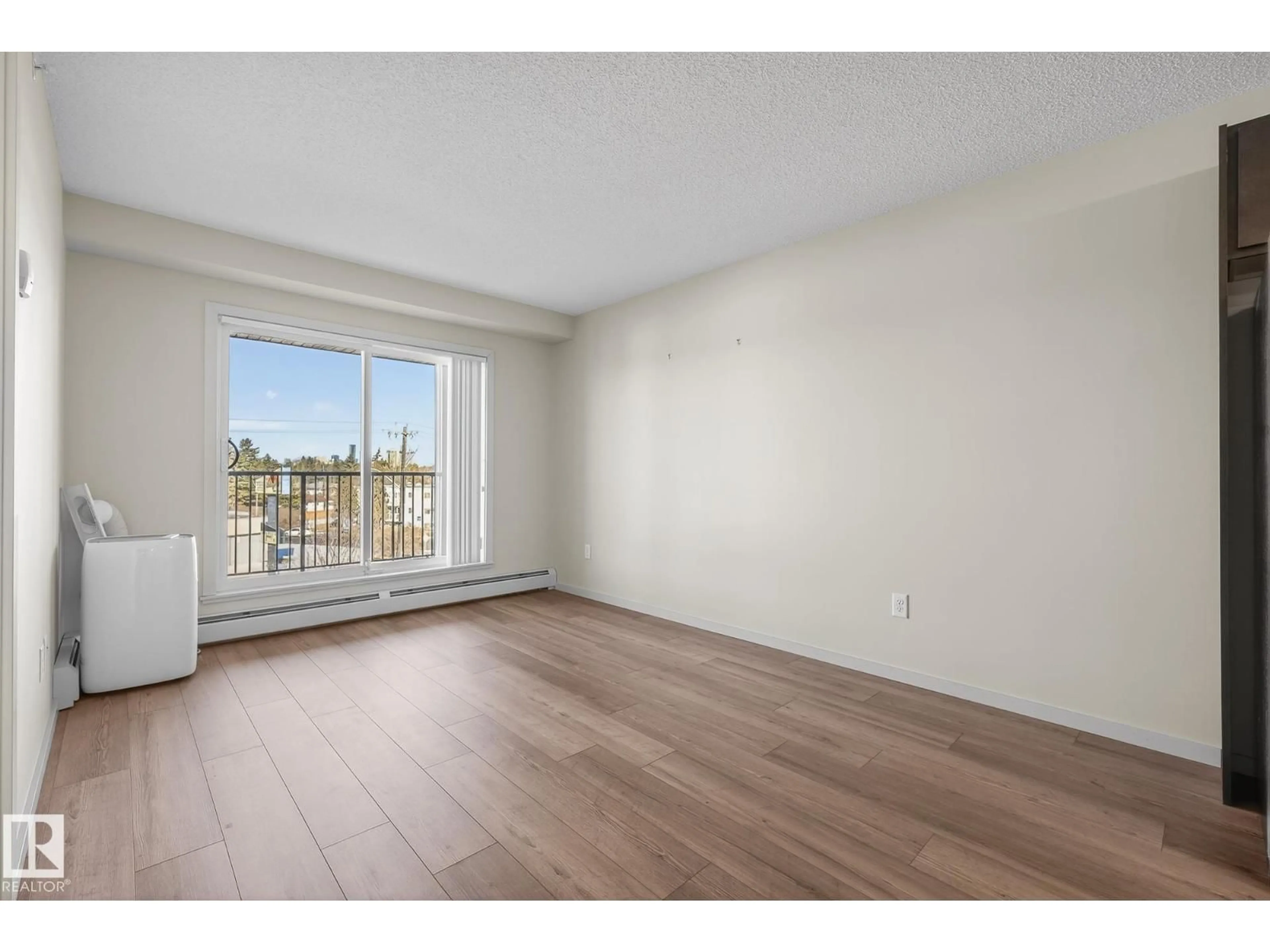 A pic of a room for 405 - 7711 71 ST, Edmonton Alberta T6B3J3