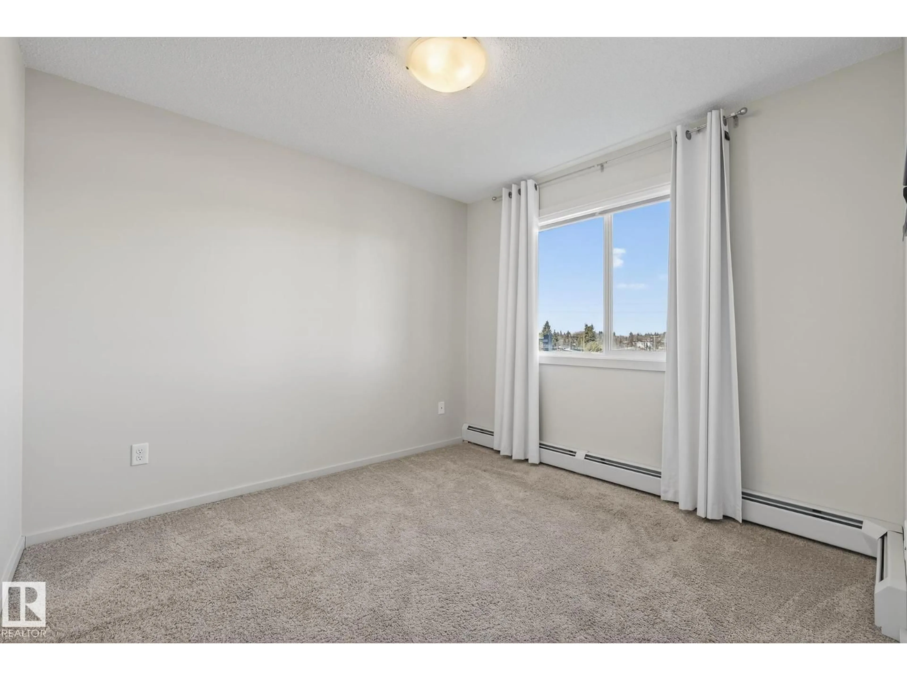 A pic of a room for 405 - 7711 71 ST, Edmonton Alberta T6B3J3