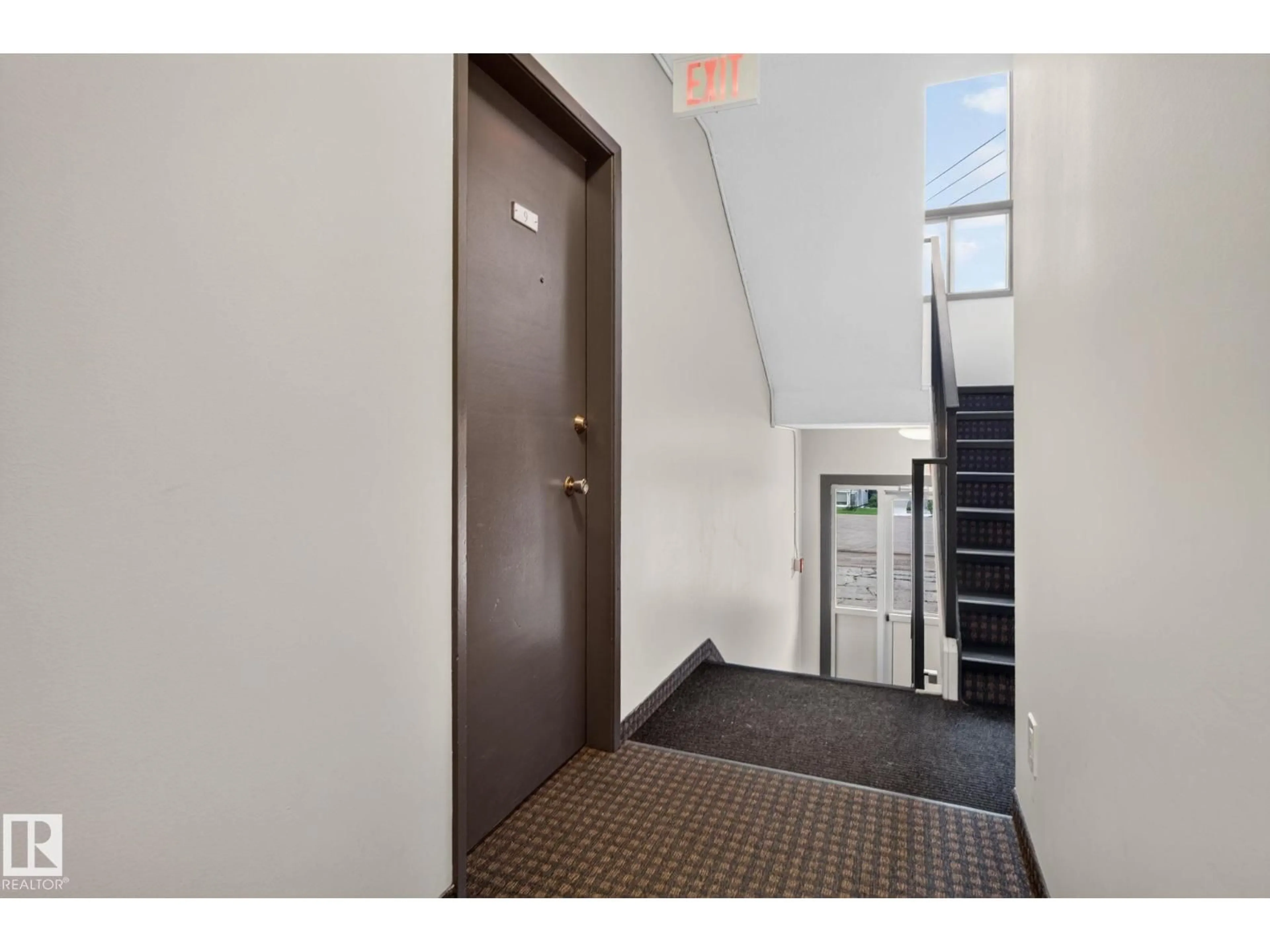 Indoor foyer for #9 - 10730 84 AV, Edmonton Alberta T6E2H9